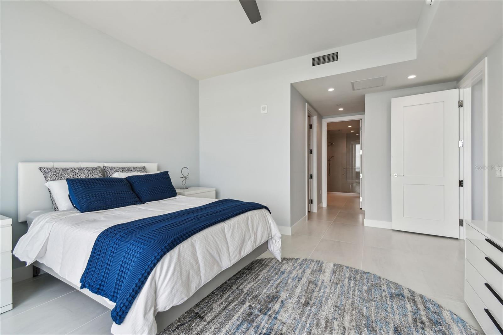 301 1ST ST S #2402, ST PETERSBURG, FL, 33701