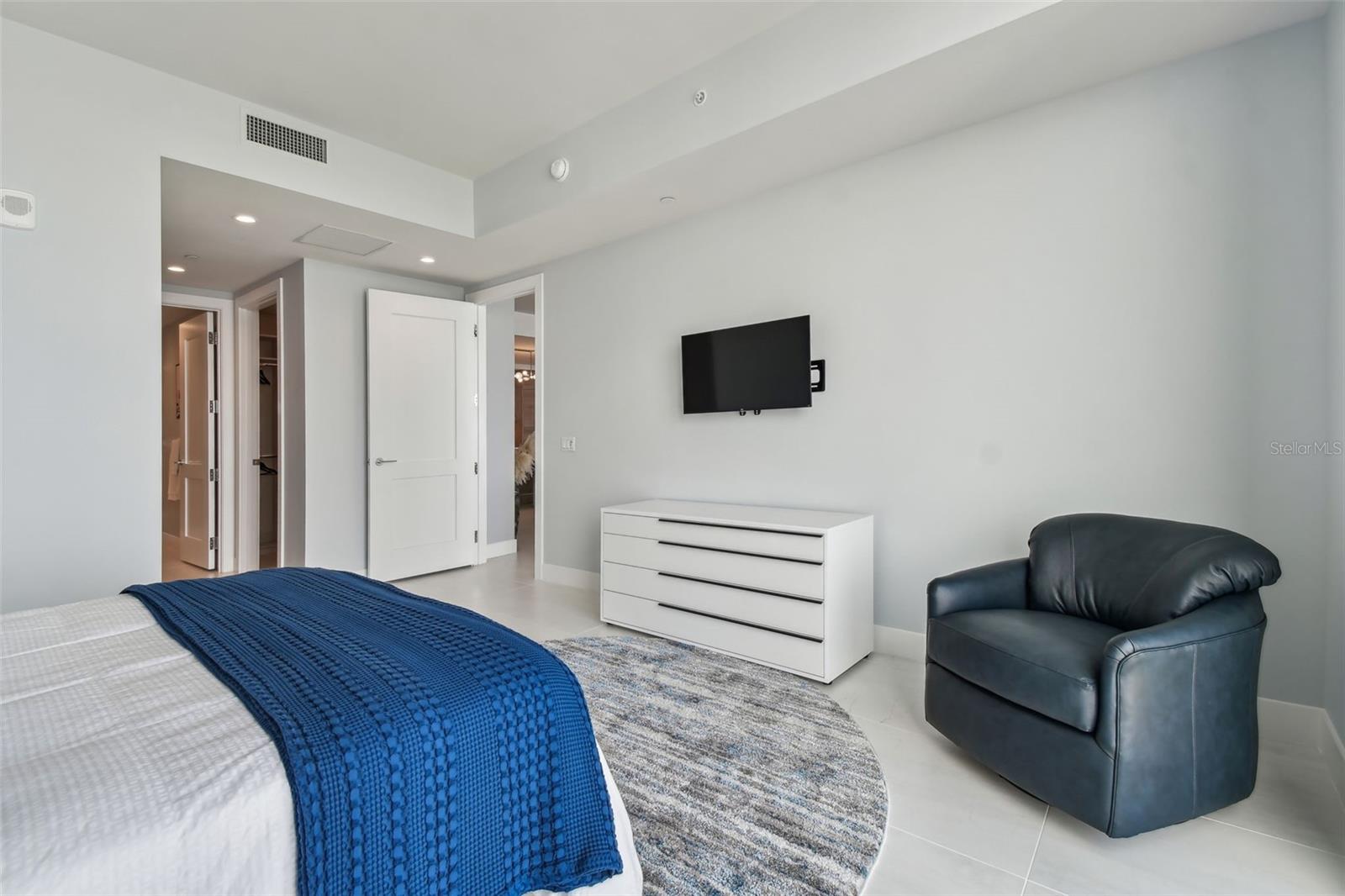 301 1ST ST S #2402, ST PETERSBURG, FL, 33701