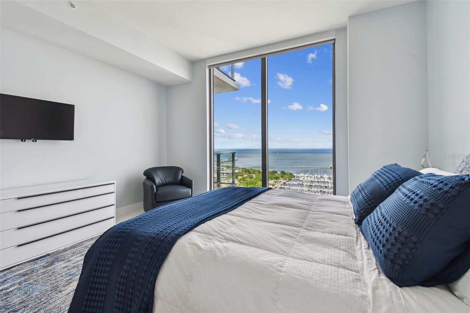 301 1ST ST S #2402, ST PETERSBURG, FL, 33701