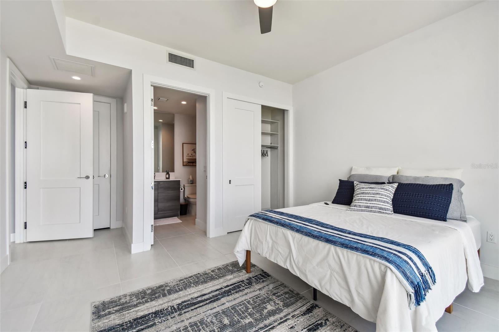 301 1ST ST S #2402, ST PETERSBURG, FL, 33701