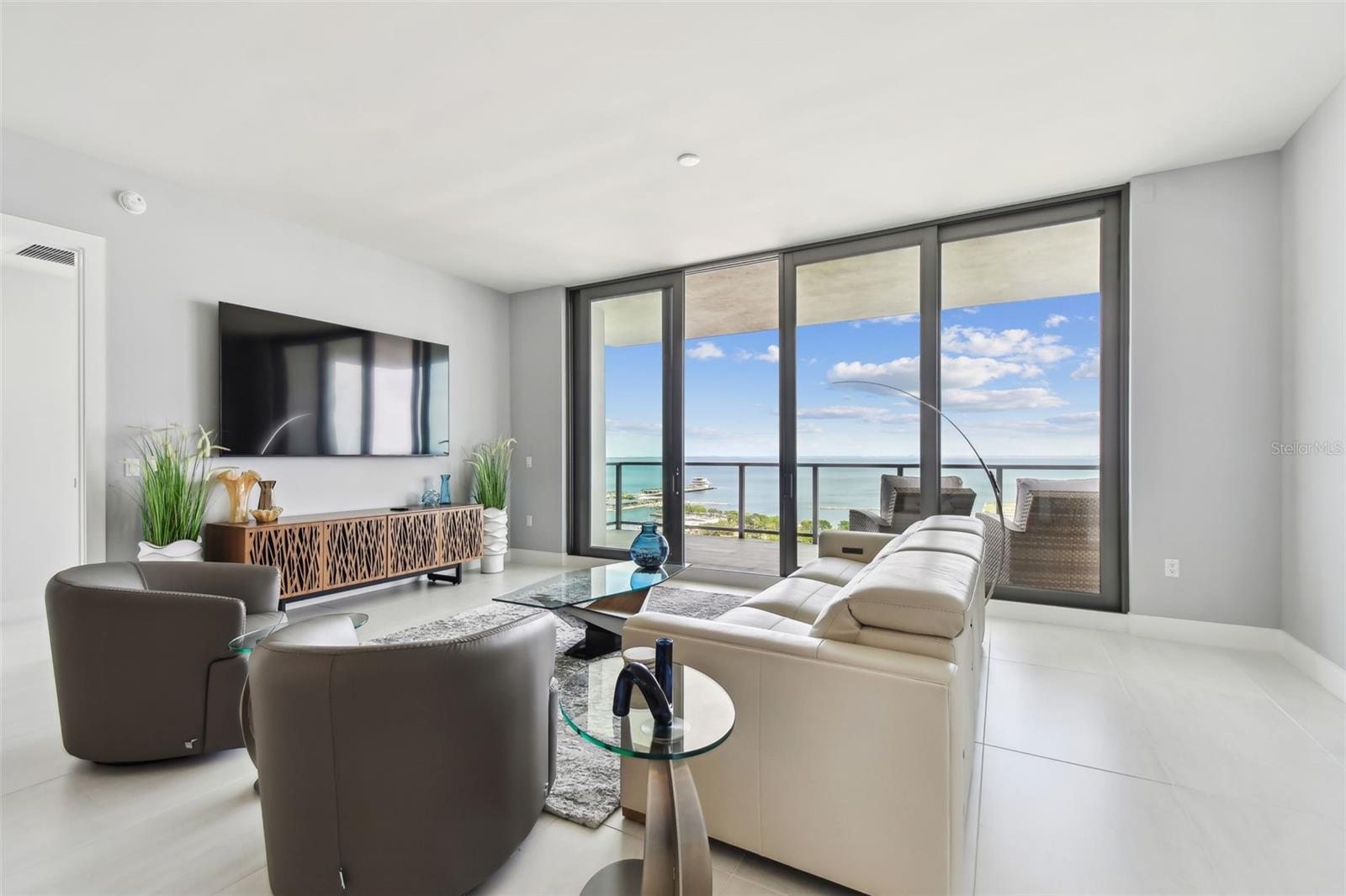 301 1ST ST S #2402, ST PETERSBURG, FL, 33701