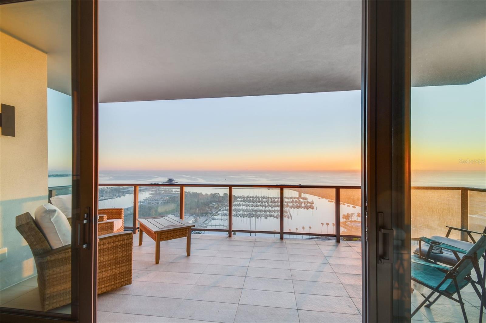 301 1ST ST S #2402, ST PETERSBURG, FL, 33701