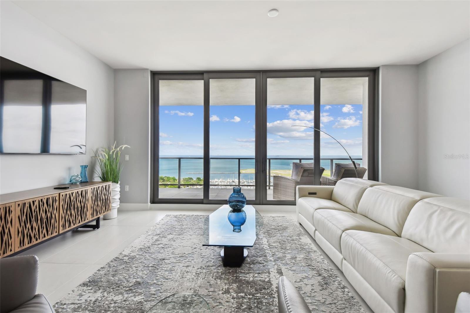 301 1ST ST S #2402, ST PETERSBURG, FL, 33701