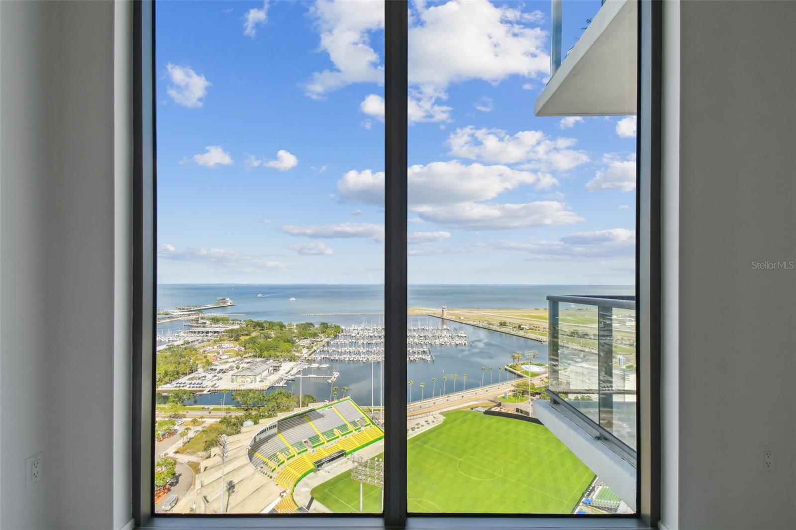 301 1ST ST S #2402, ST PETERSBURG, FL, 33701