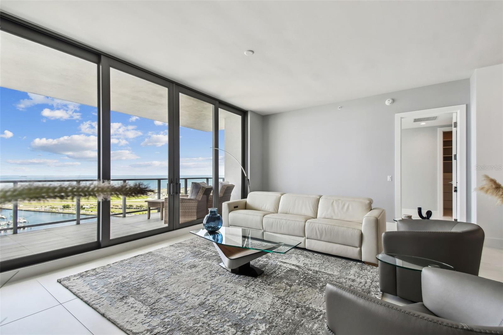 301 1ST ST S #2402, ST PETERSBURG, FL, 33701