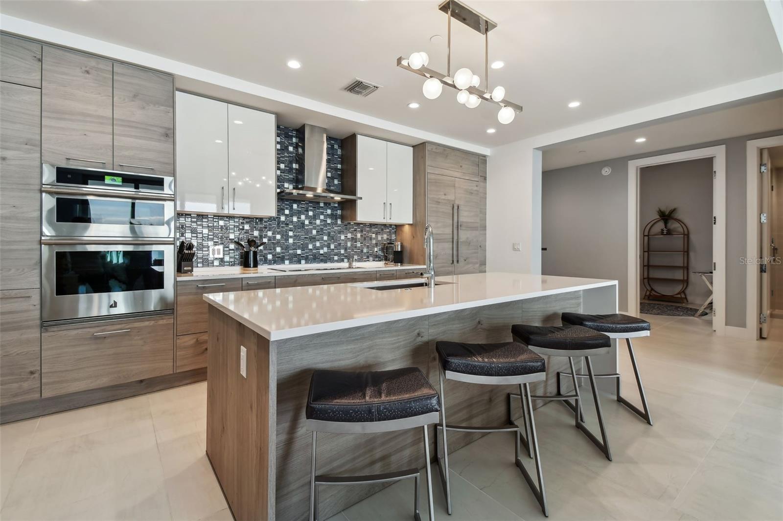 301 1ST ST S #2402, ST PETERSBURG, FL, 33701