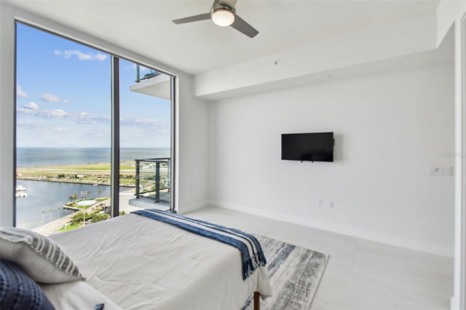 301 1ST ST S #2402, ST PETERSBURG, FL, 33701