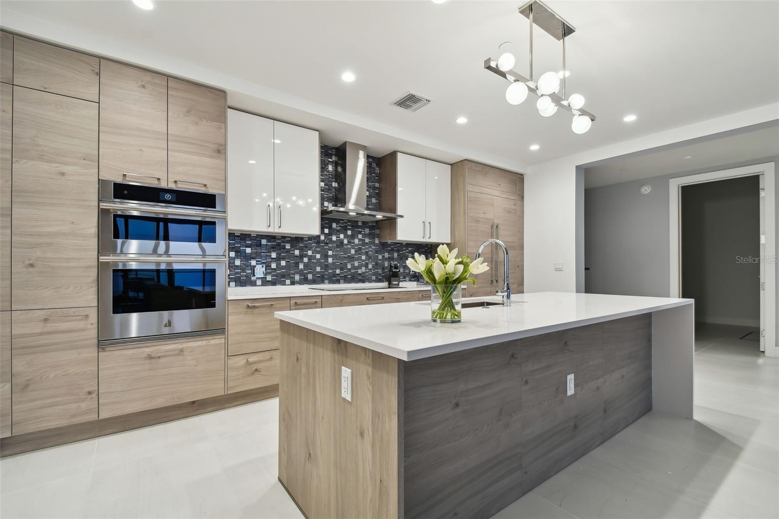 301 1ST ST S #2402, ST PETERSBURG, FL, 33701