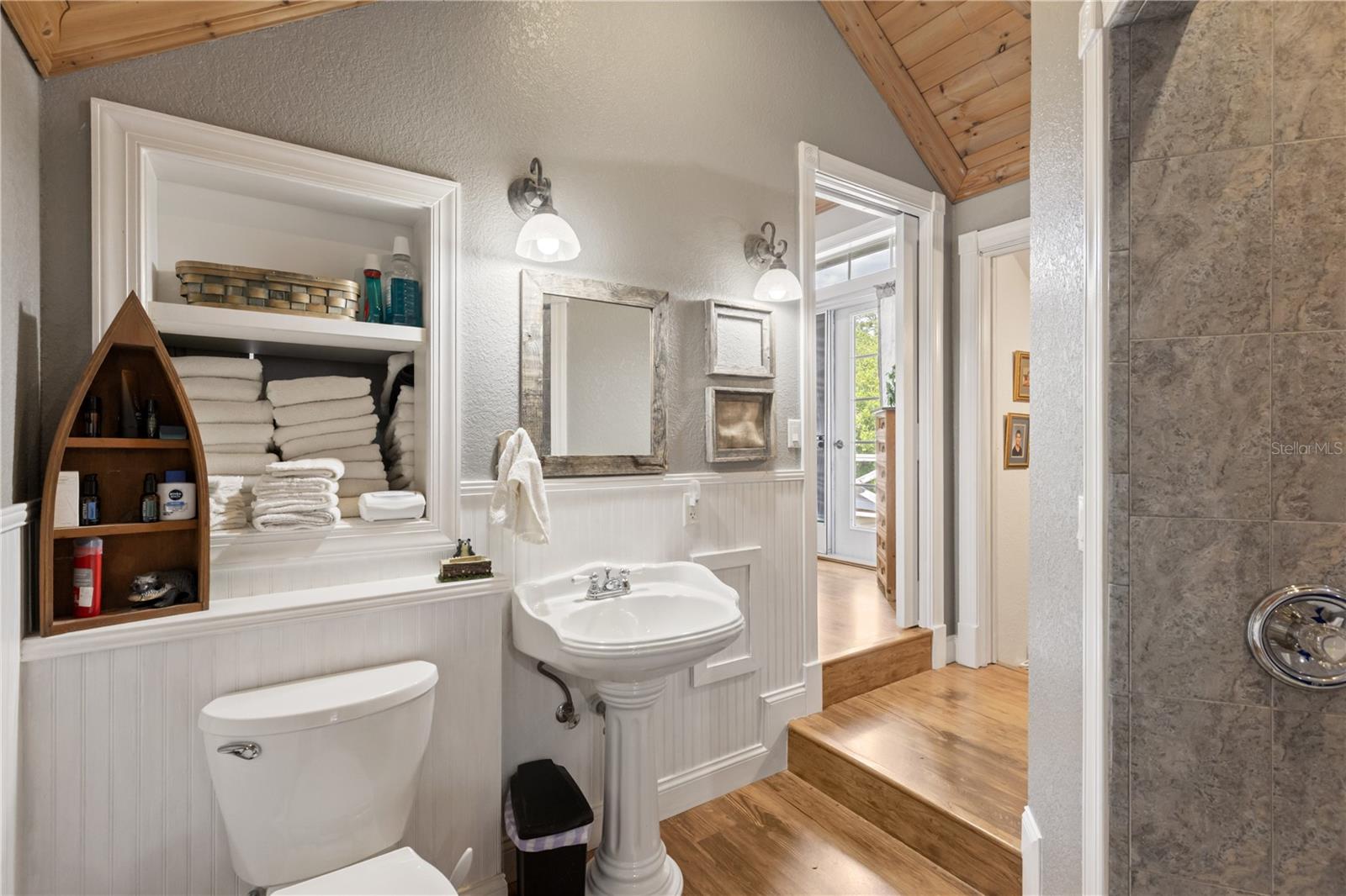 202 LAUREL OAKS RD, NOKOMIS, FL, 34275