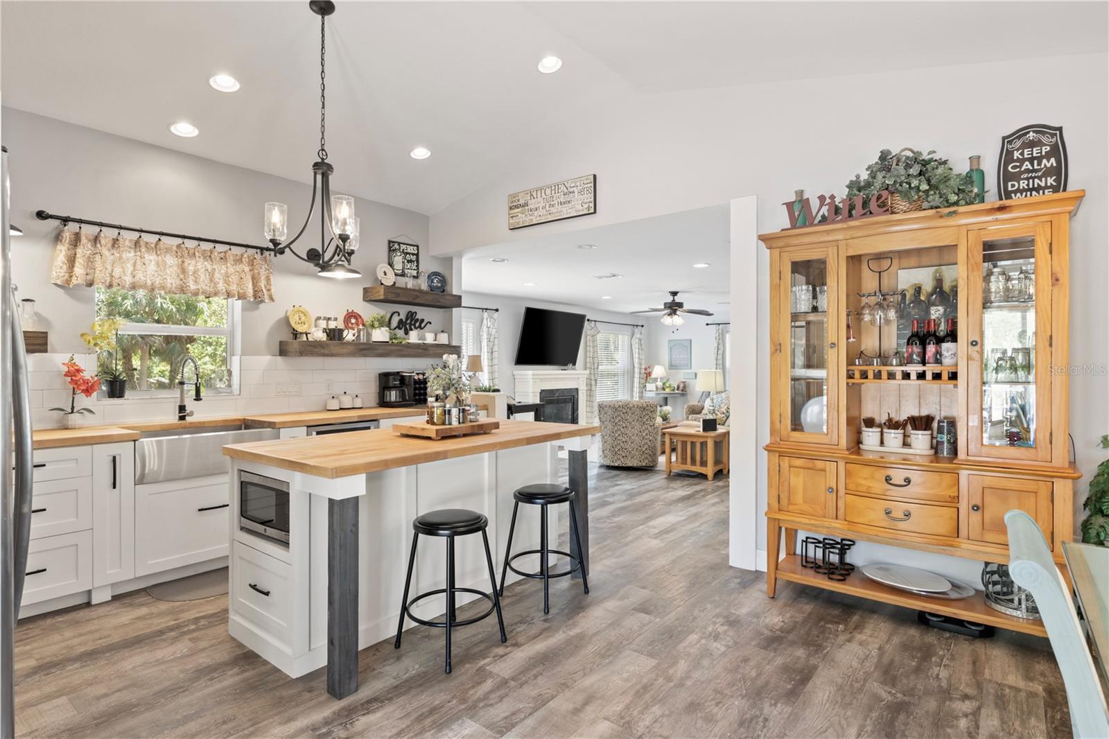 202 LAUREL OAKS RD, NOKOMIS, FL, 34275