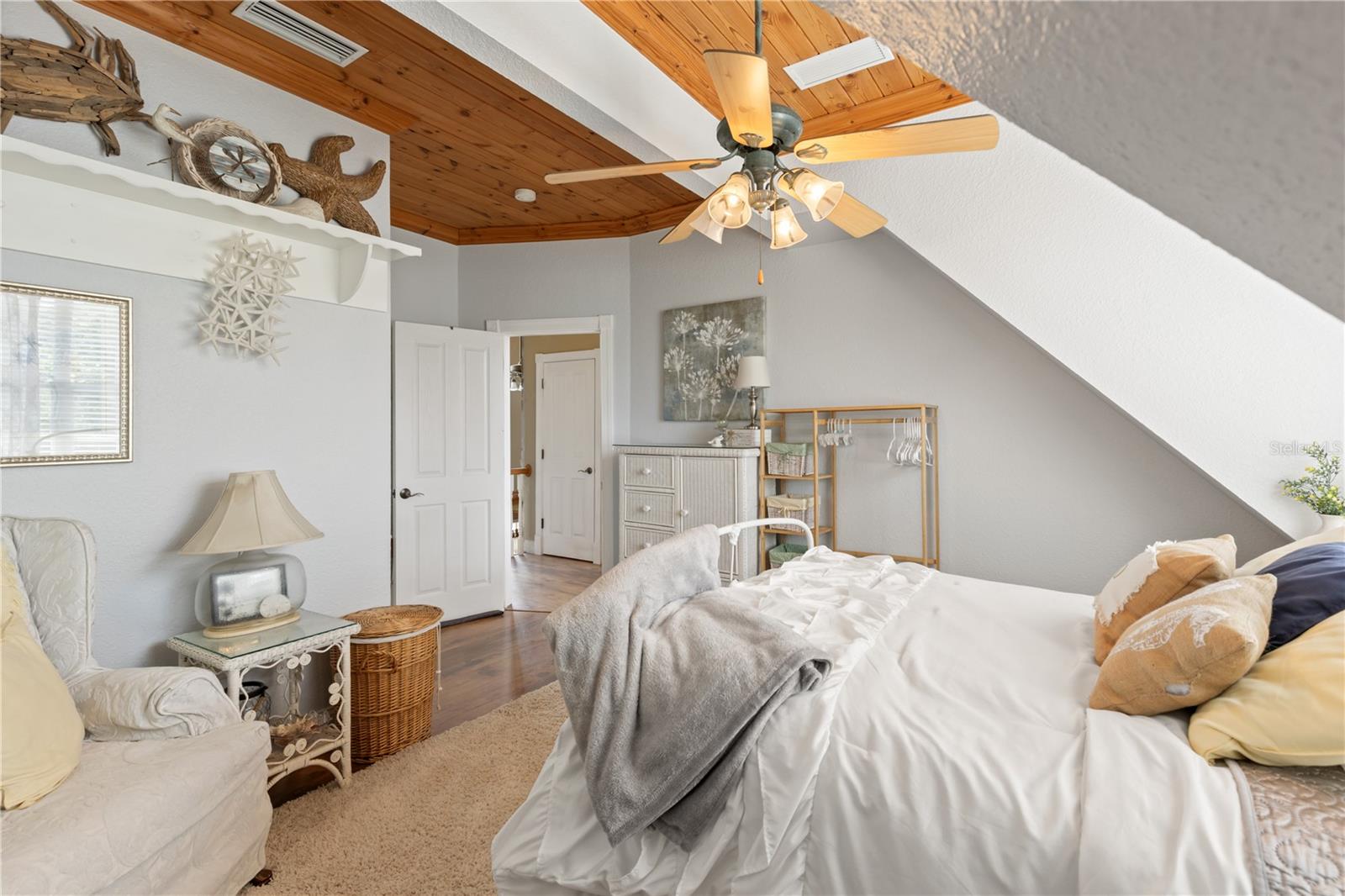 202 LAUREL OAKS RD, NOKOMIS, FL, 34275