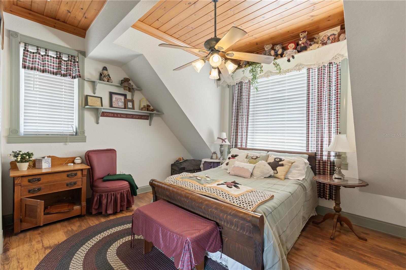 202 LAUREL OAKS RD, NOKOMIS, FL, 34275