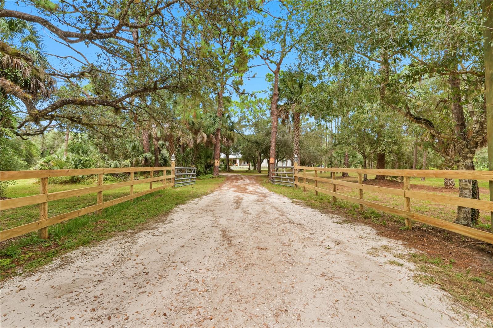 202 LAUREL OAKS RD, NOKOMIS, FL, 34275
