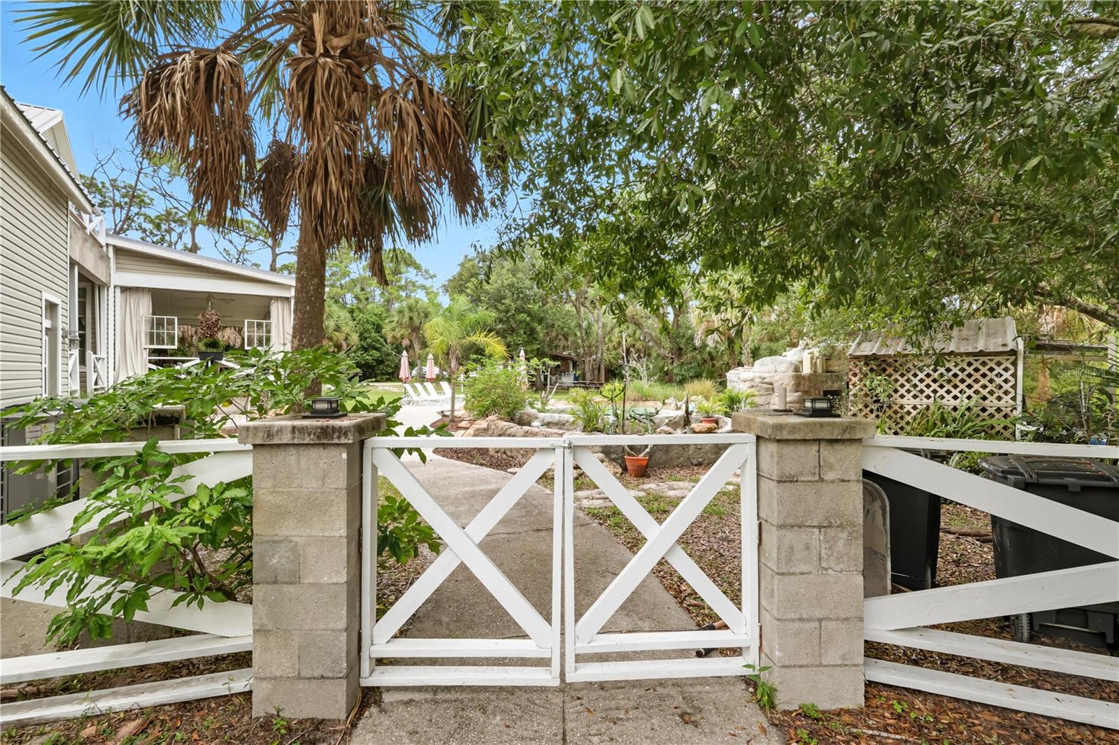 202 LAUREL OAKS RD, NOKOMIS, FL, 34275