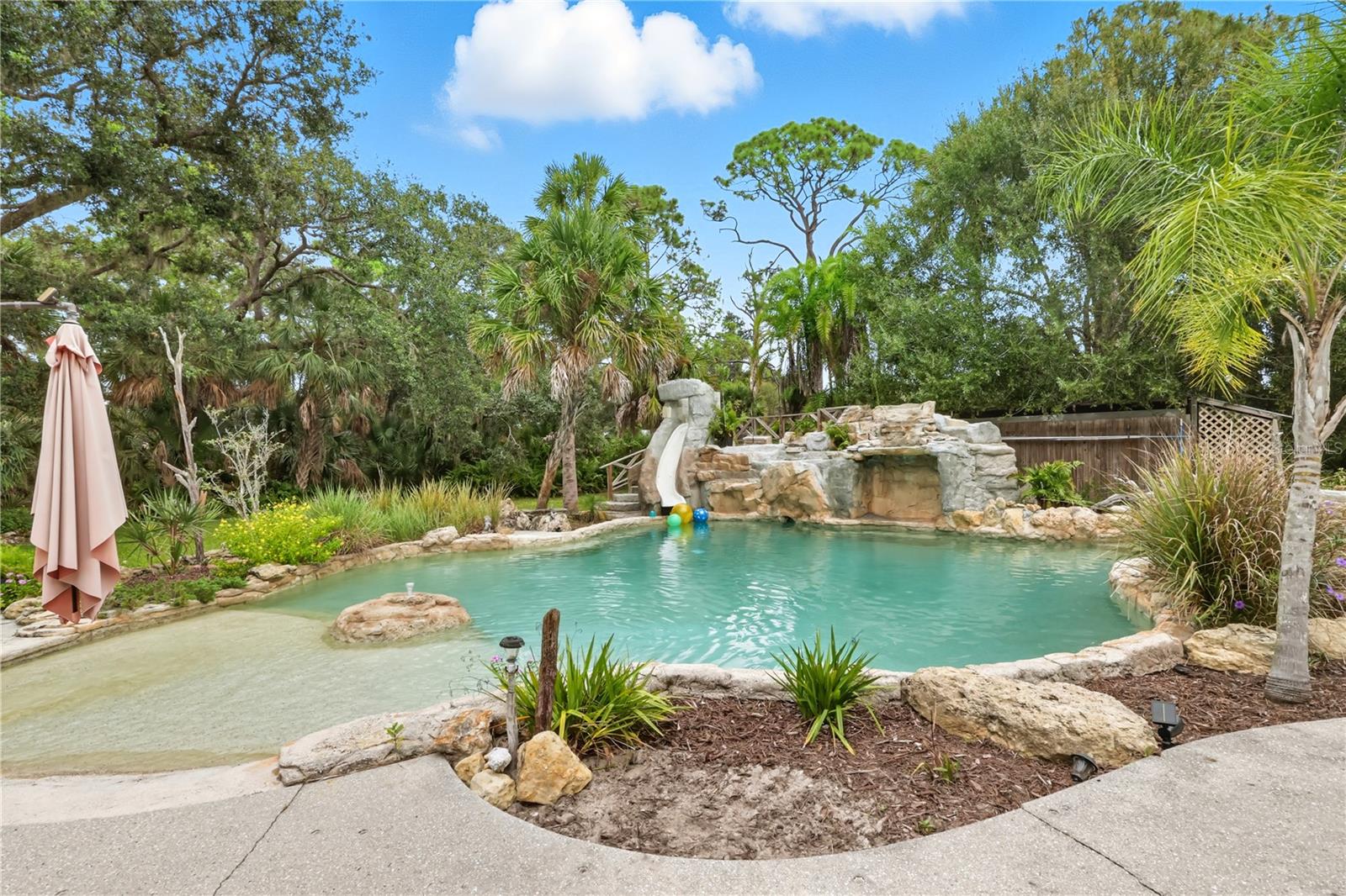 202 LAUREL OAKS RD, NOKOMIS, FL, 34275