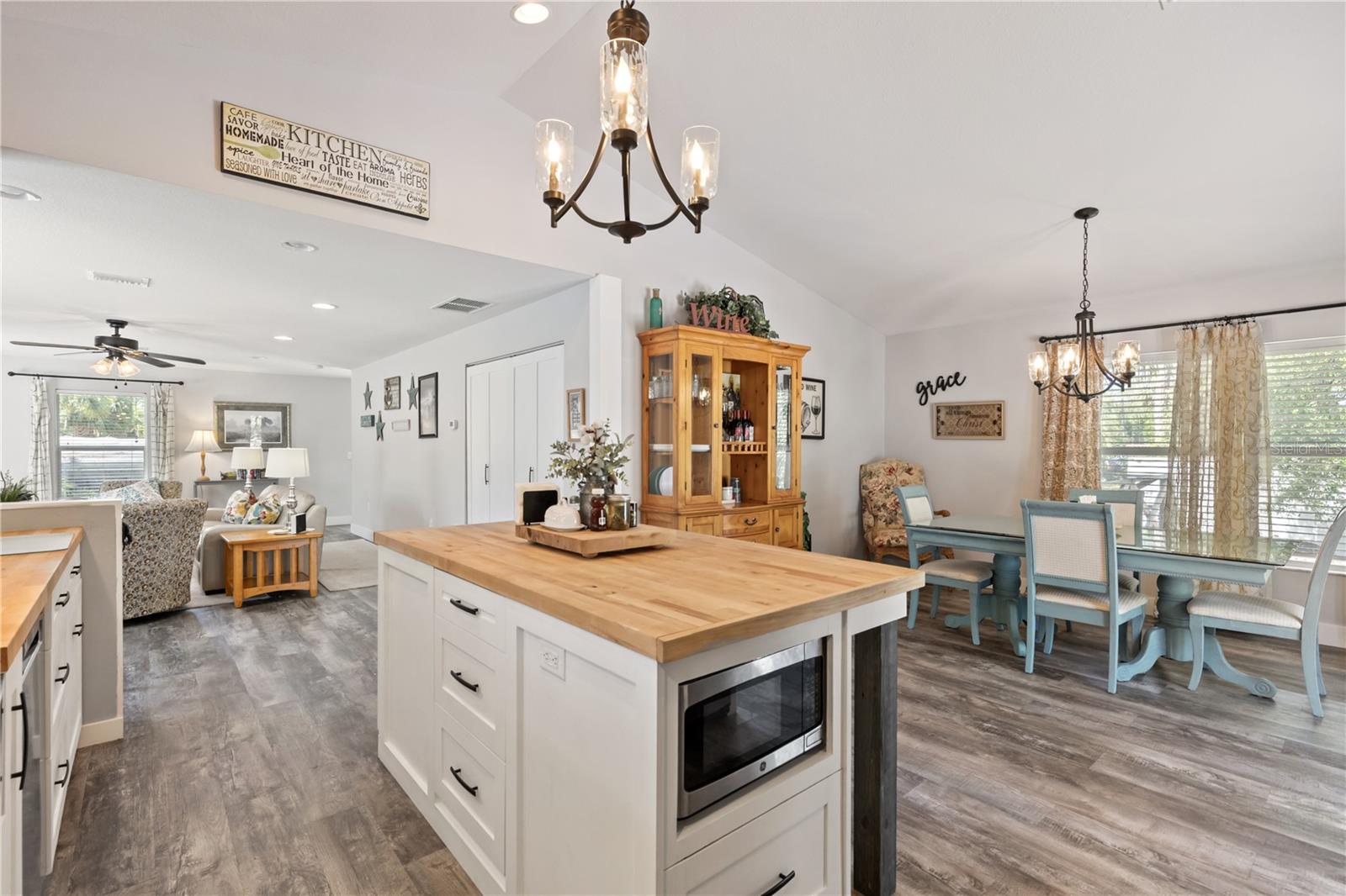 202 LAUREL OAKS RD, NOKOMIS, FL, 34275