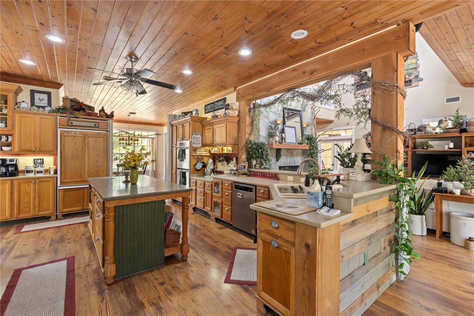 202 LAUREL OAKS RD, NOKOMIS, FL, 34275