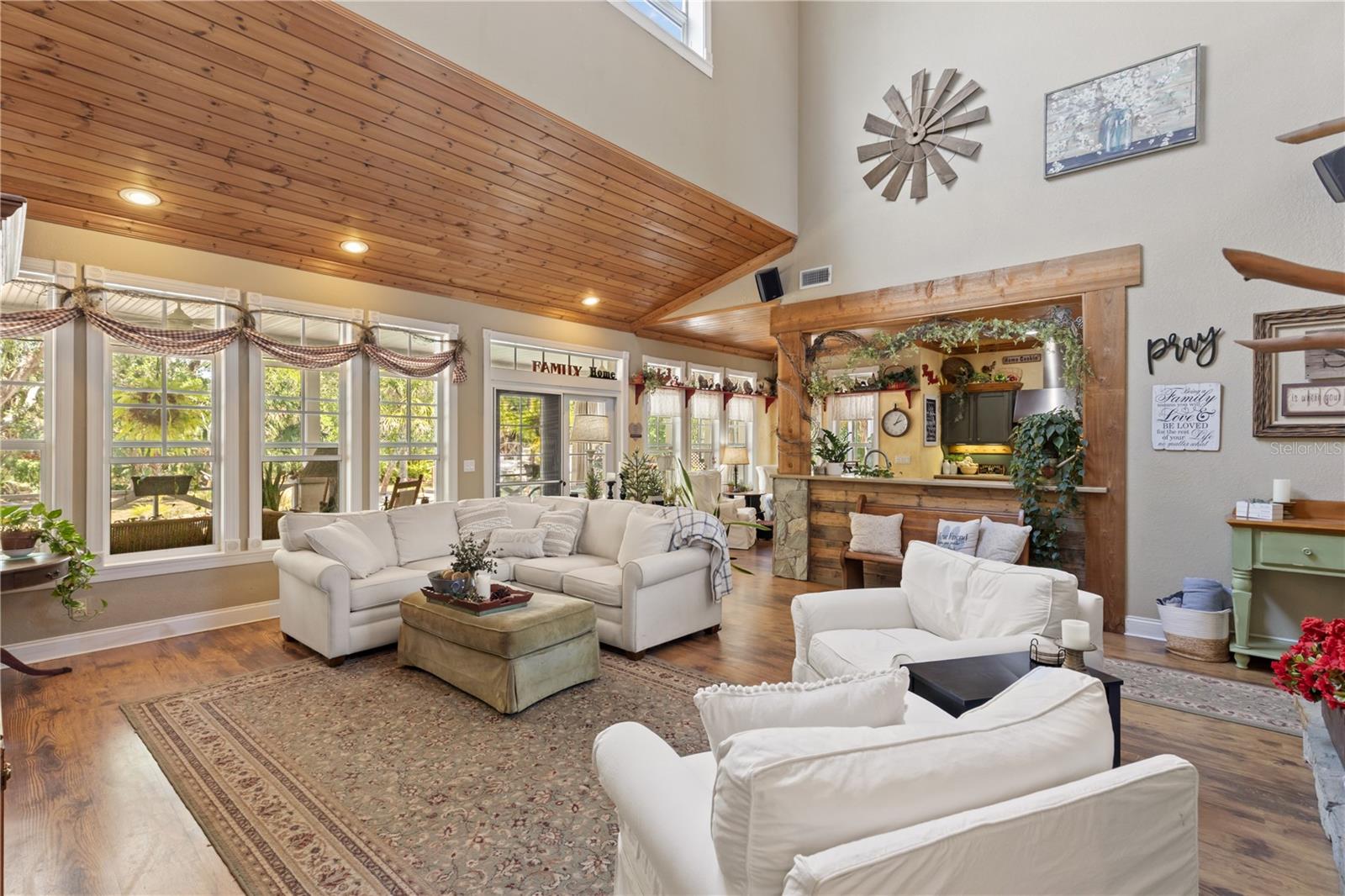 202 LAUREL OAKS RD, NOKOMIS, FL, 34275