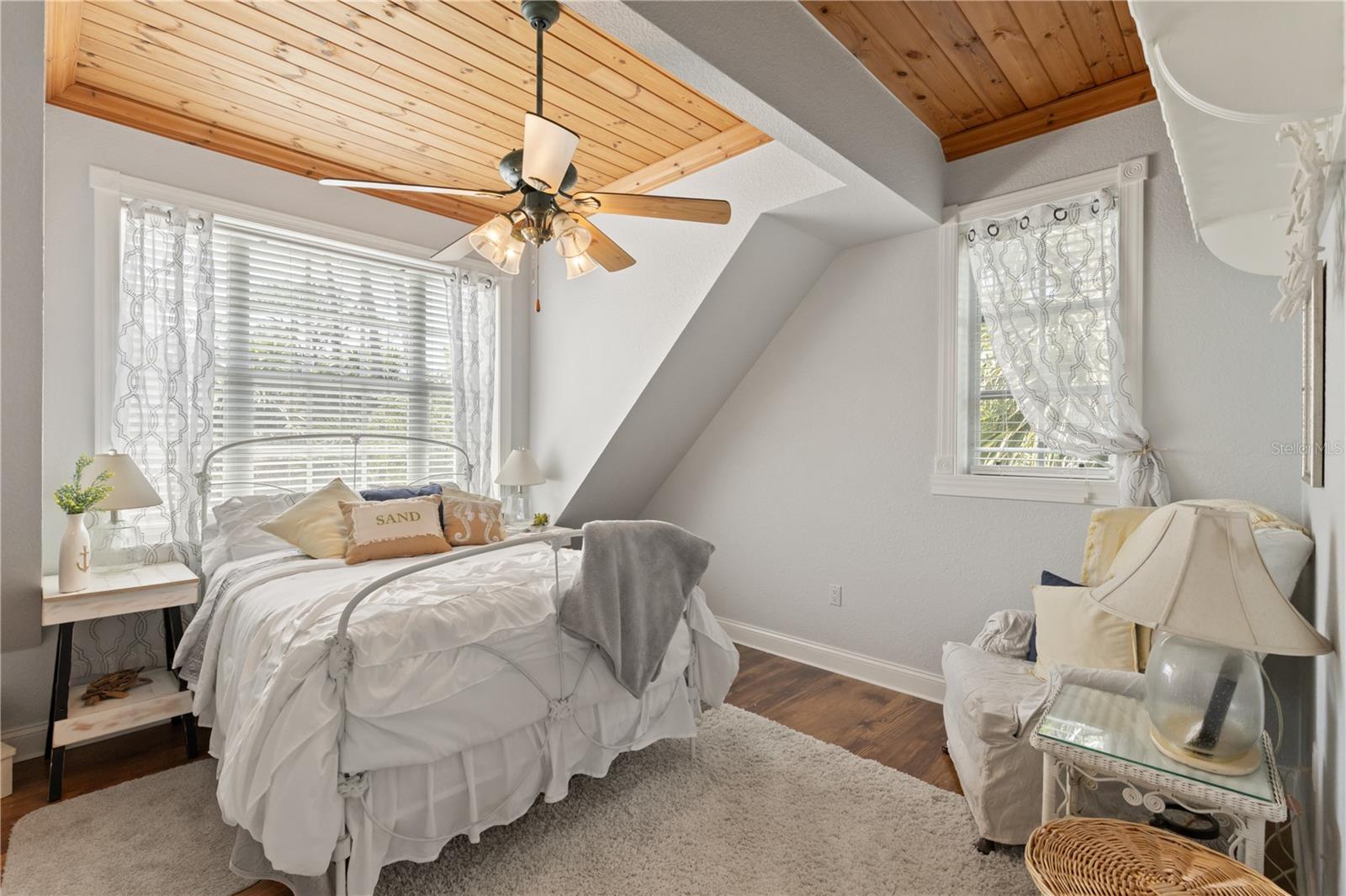 202 LAUREL OAKS RD, NOKOMIS, FL, 34275