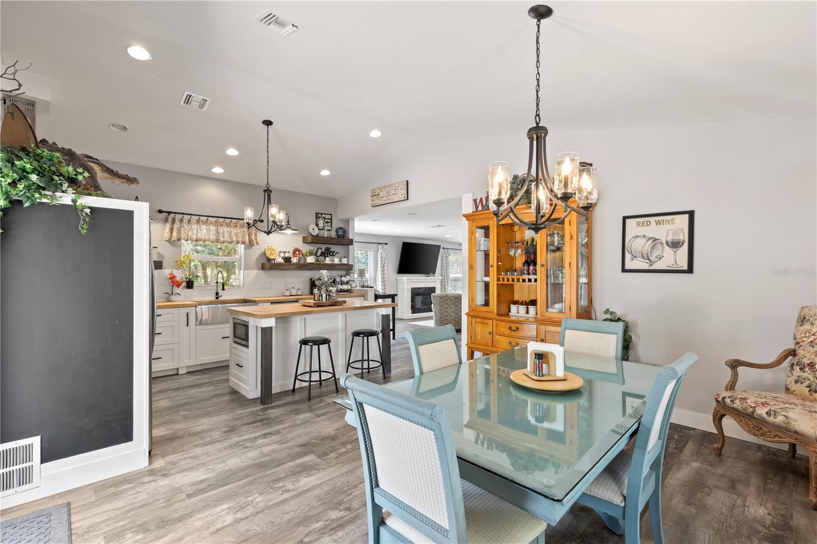 202 LAUREL OAKS RD, NOKOMIS, FL, 34275