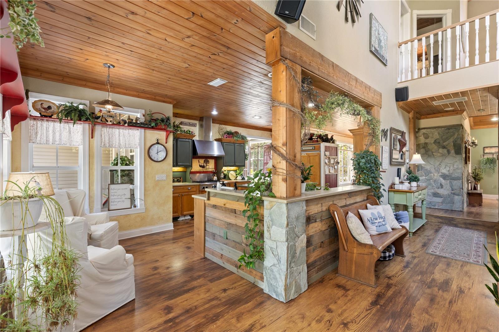 202 LAUREL OAKS RD, NOKOMIS, FL, 34275