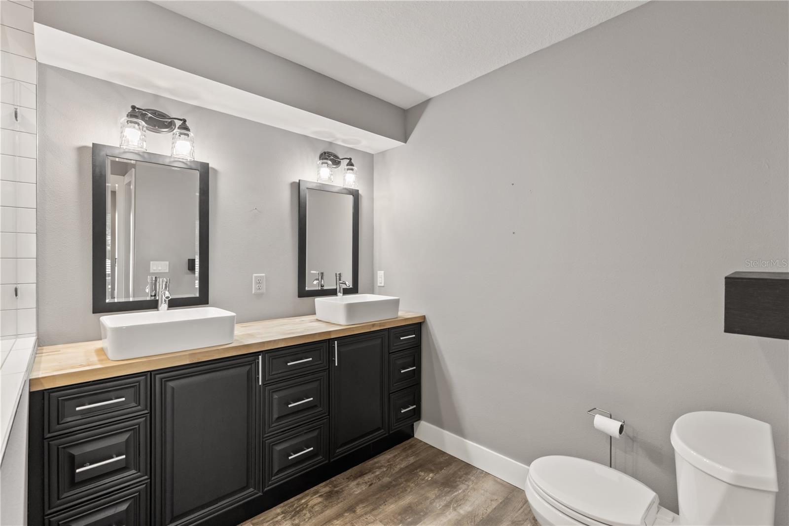 202 LAUREL OAKS RD, NOKOMIS, FL, 34275