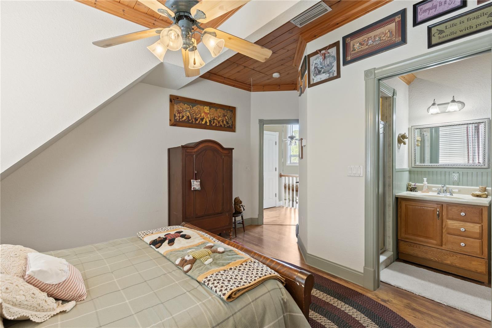 202 LAUREL OAKS RD, NOKOMIS, FL, 34275