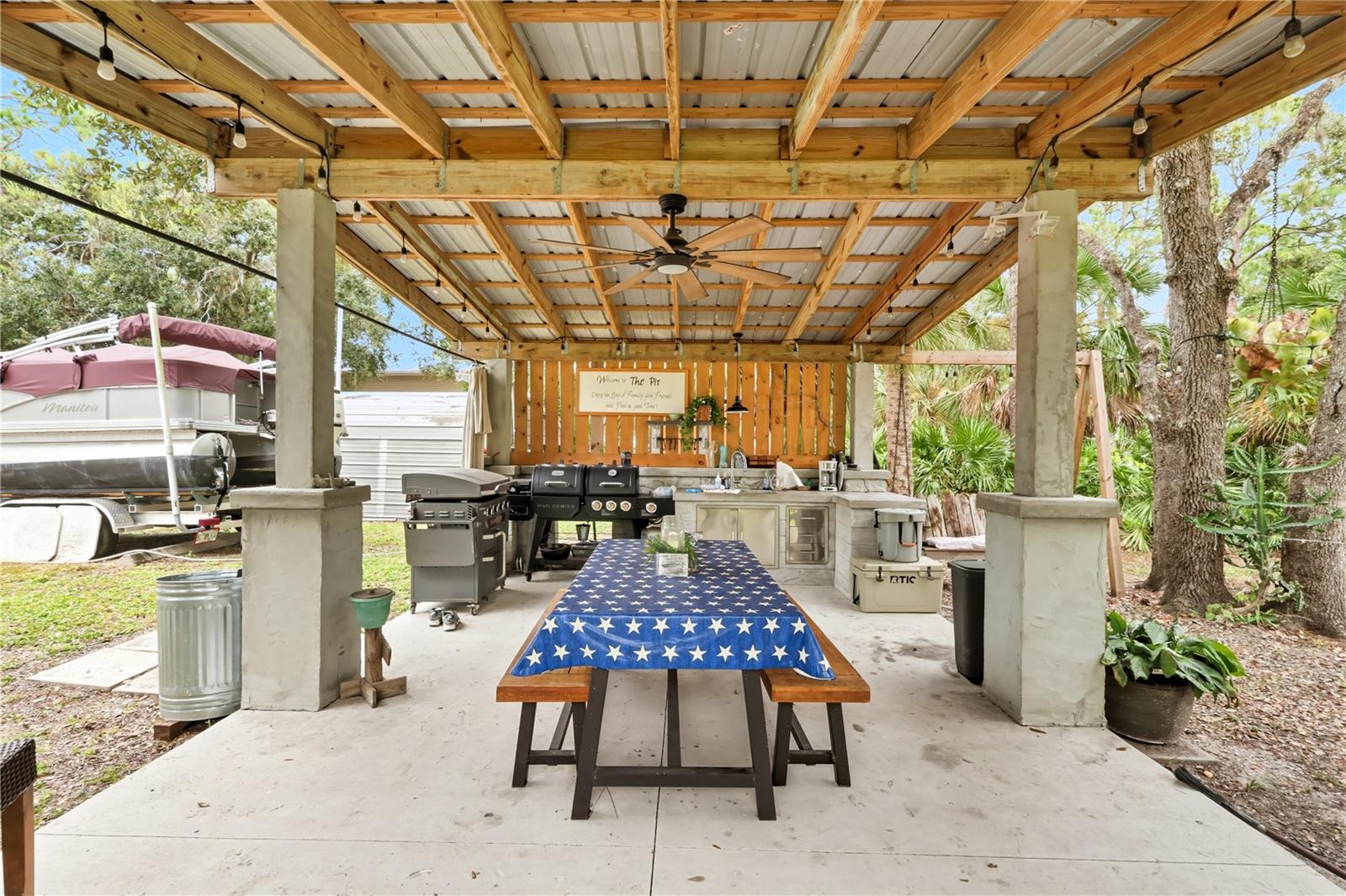 202 LAUREL OAKS RD, NOKOMIS, FL, 34275