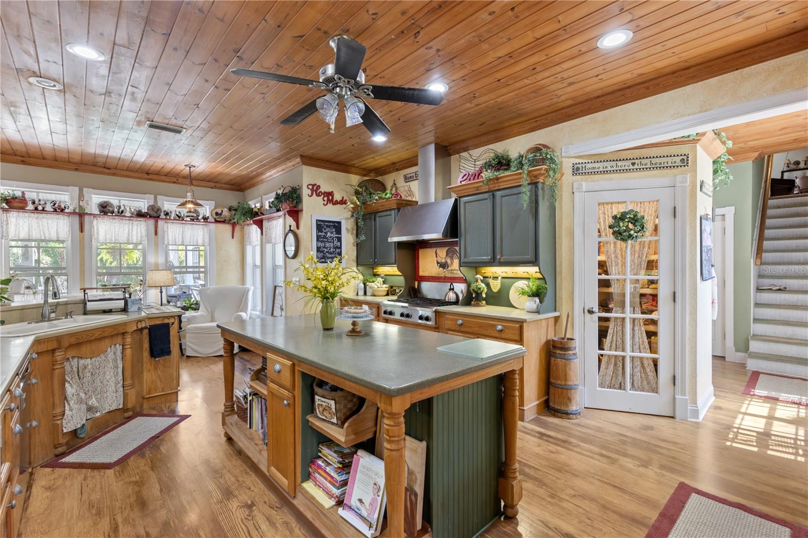 202 LAUREL OAKS RD, NOKOMIS, FL, 34275