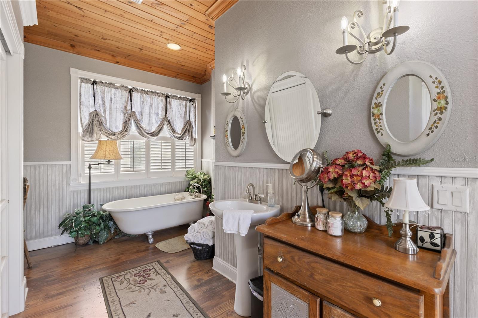 202 LAUREL OAKS RD, NOKOMIS, FL, 34275