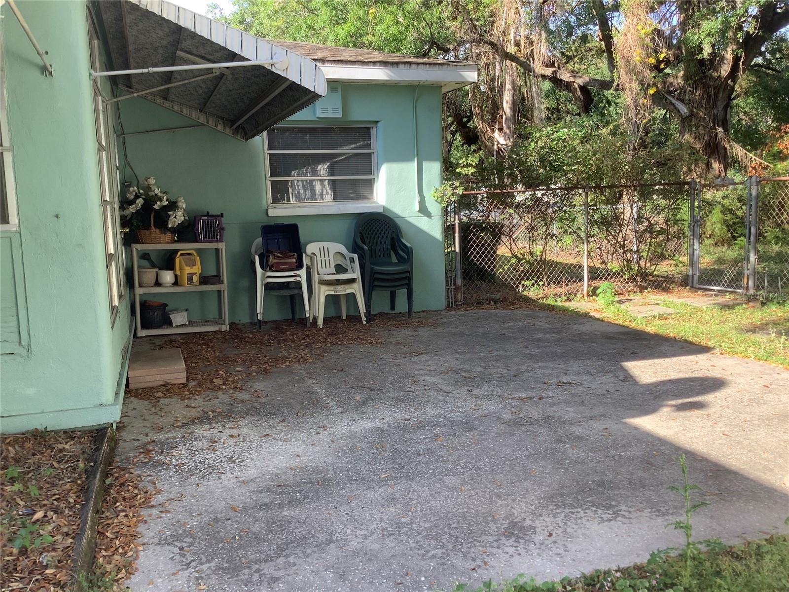 2001 E POWHATAN AVE, TAMPA, FL, 33610