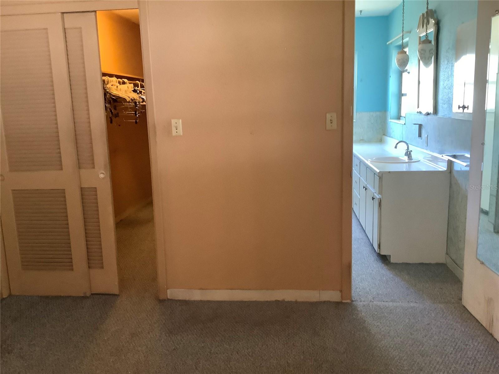 2001 E POWHATAN AVE, TAMPA, FL, 33610