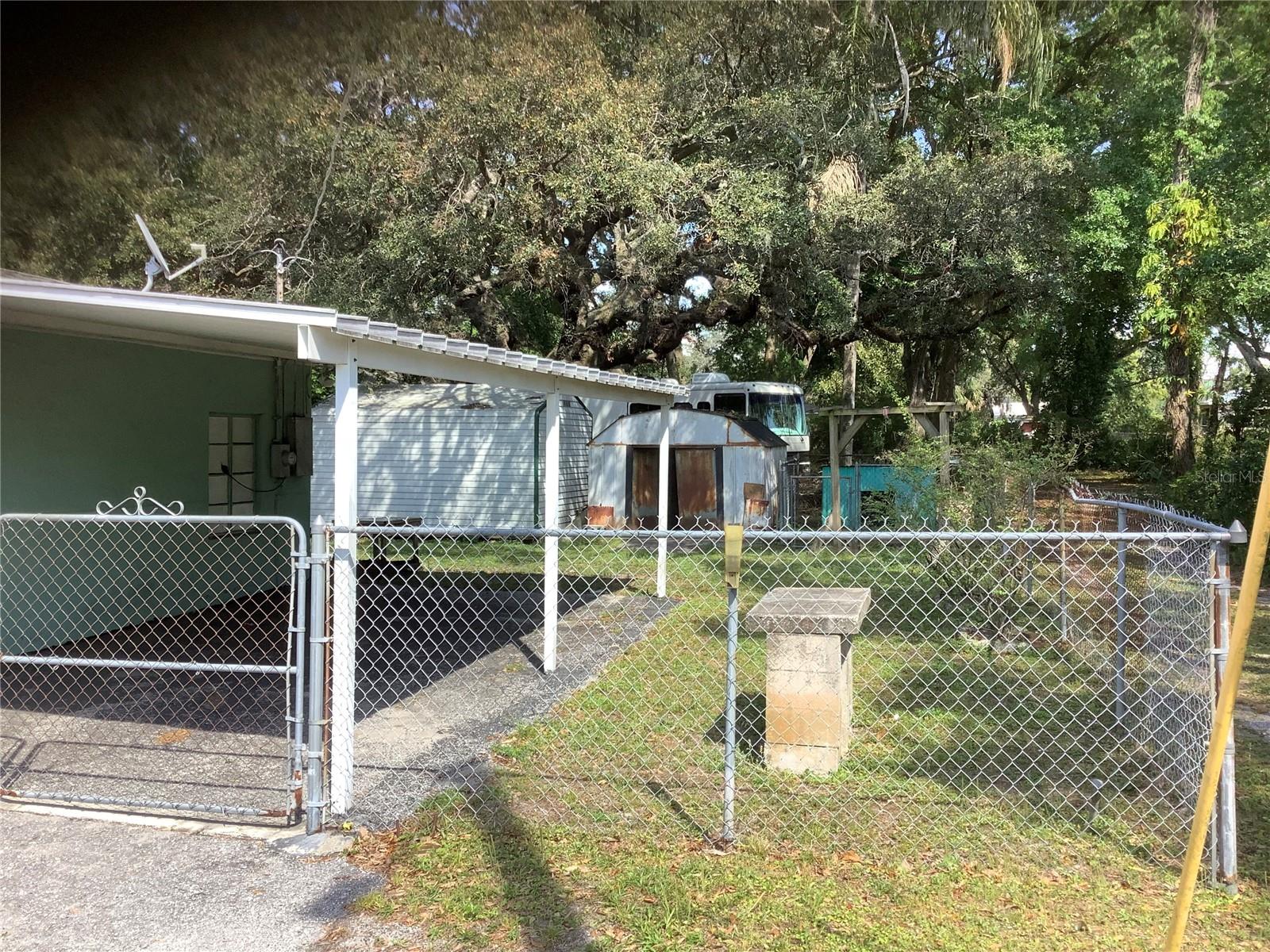 2001 E POWHATAN AVE, TAMPA, FL, 33610