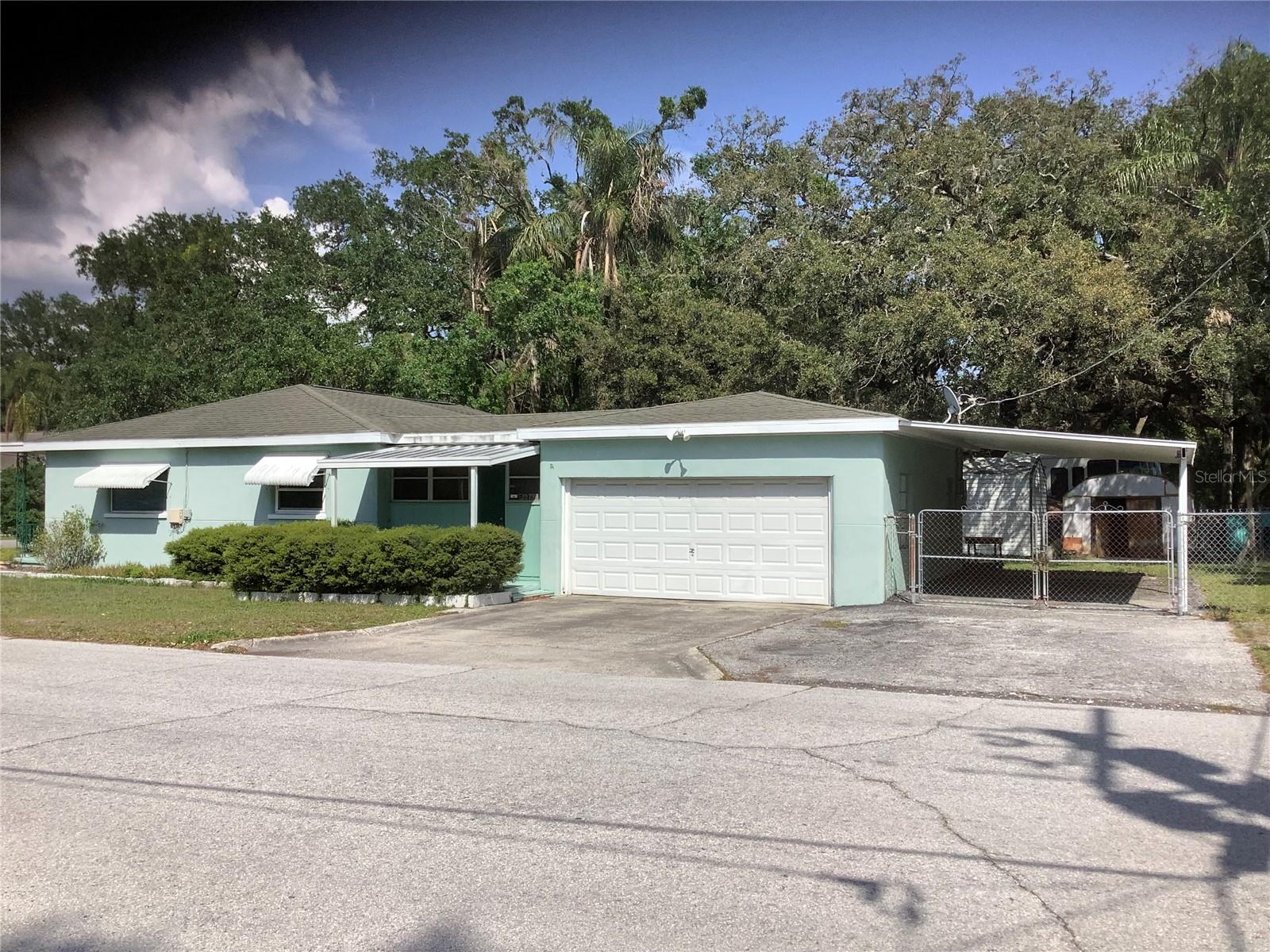 2001 E POWHATAN AVE, TAMPA, FL, 33610