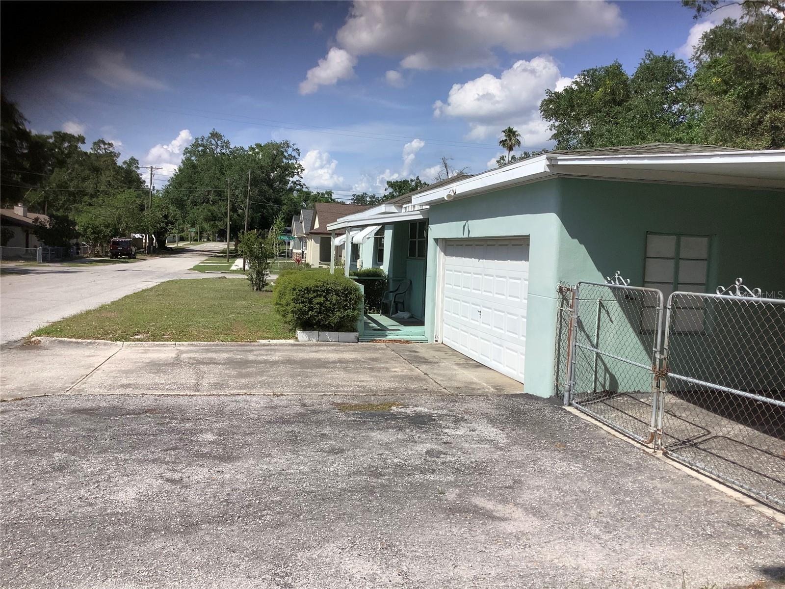 2001 E POWHATAN AVE, TAMPA, FL, 33610