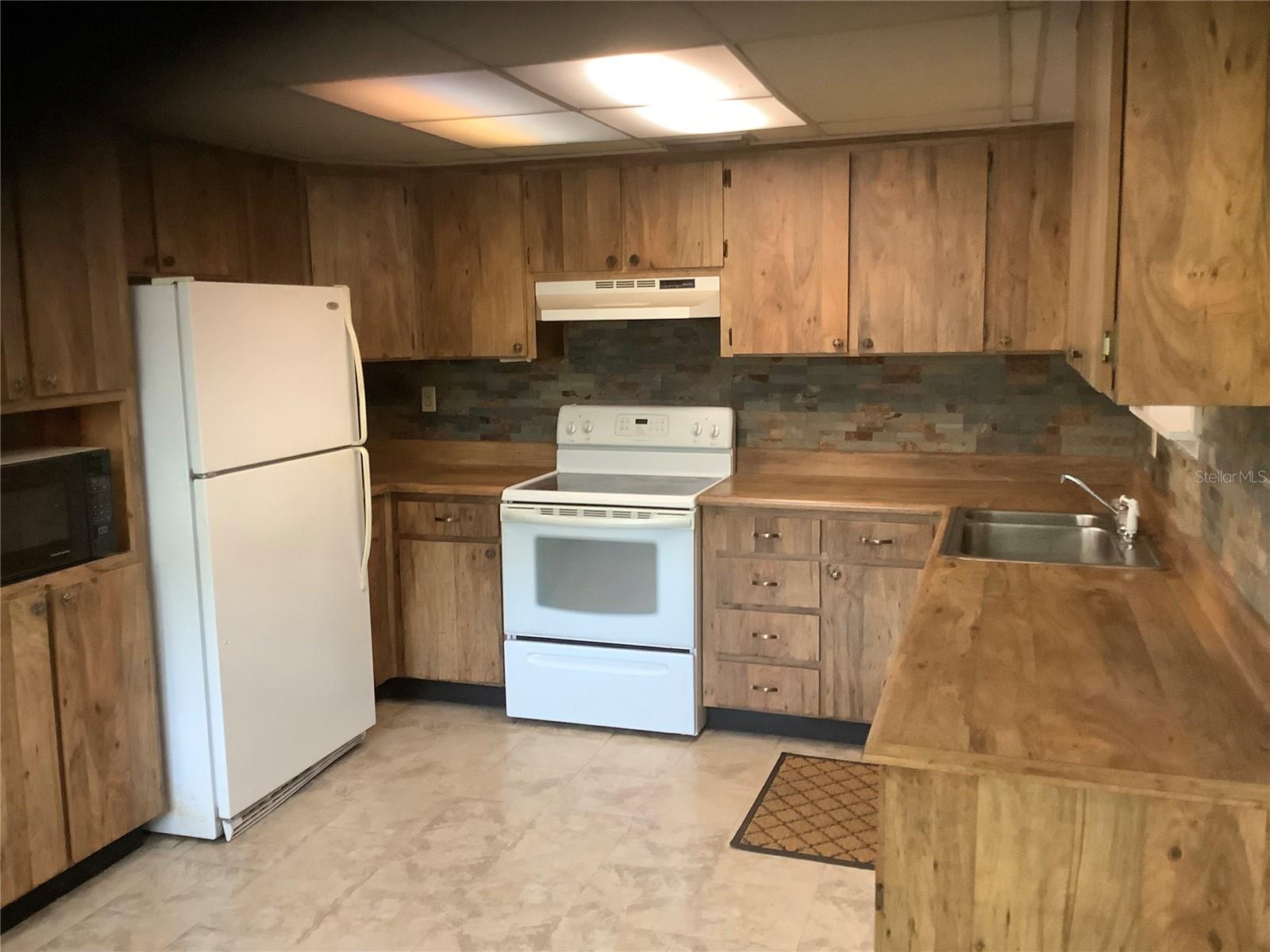 2001 E POWHATAN AVE, TAMPA, FL, 33610