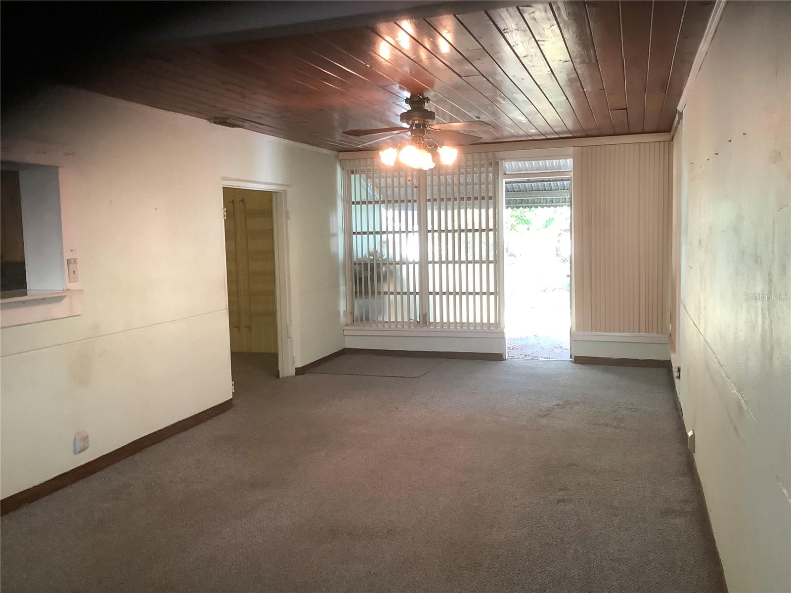 2001 E POWHATAN AVE, TAMPA, FL, 33610