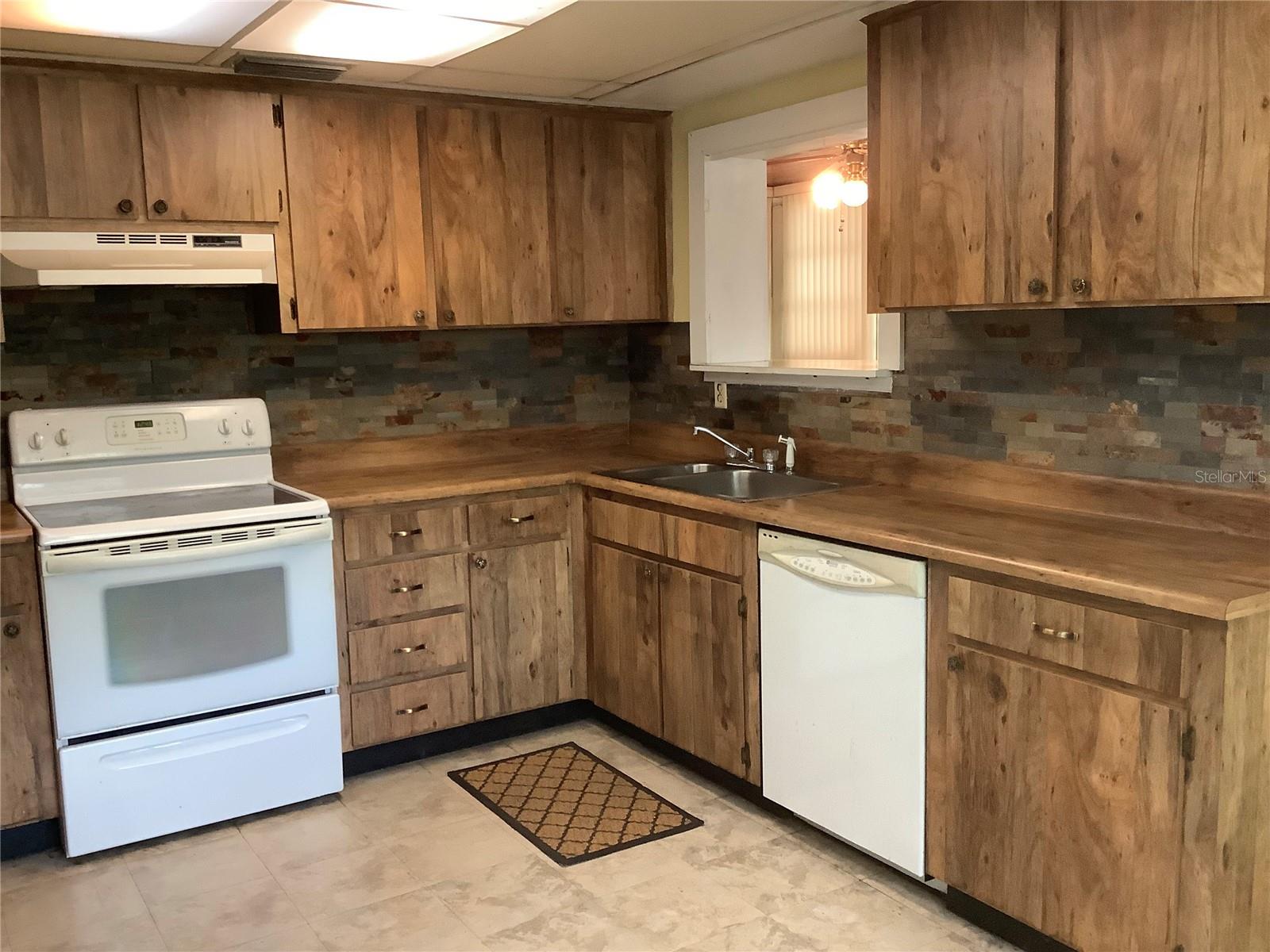 2001 E POWHATAN AVE, TAMPA, FL, 33610