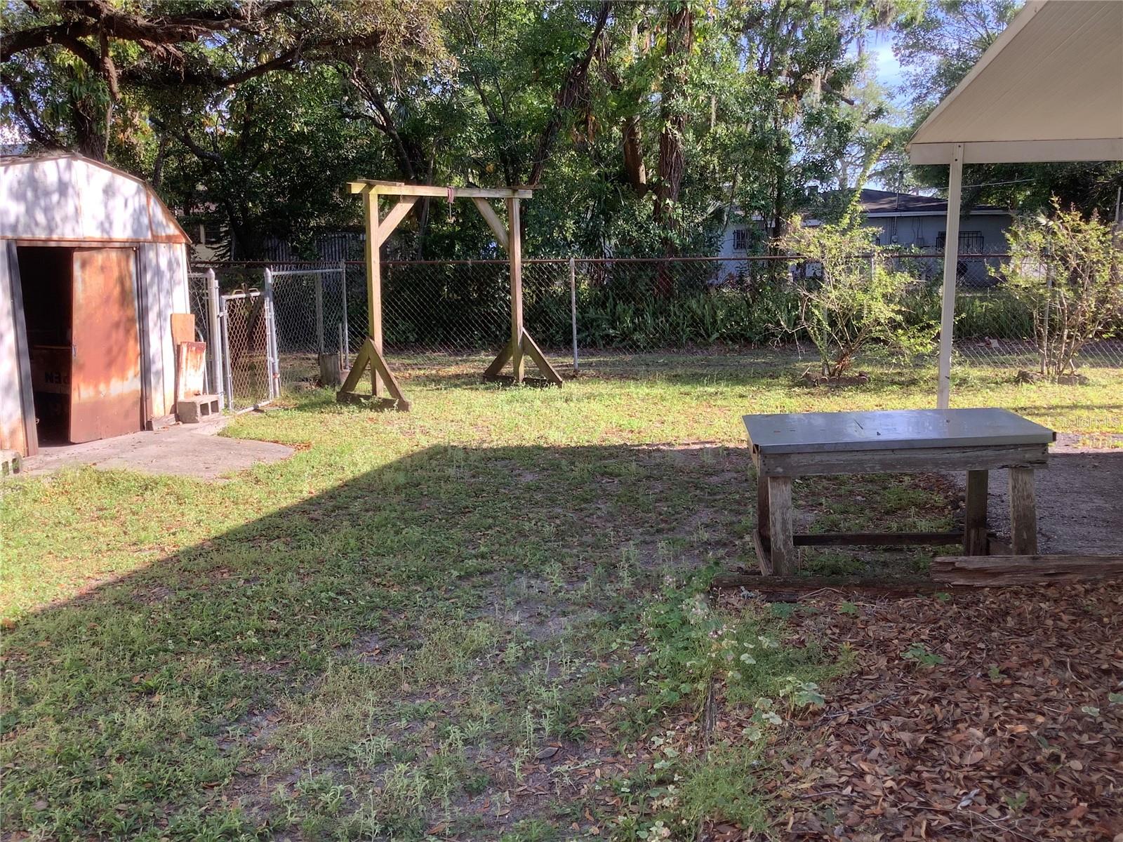 2001 E POWHATAN AVE, TAMPA, FL, 33610