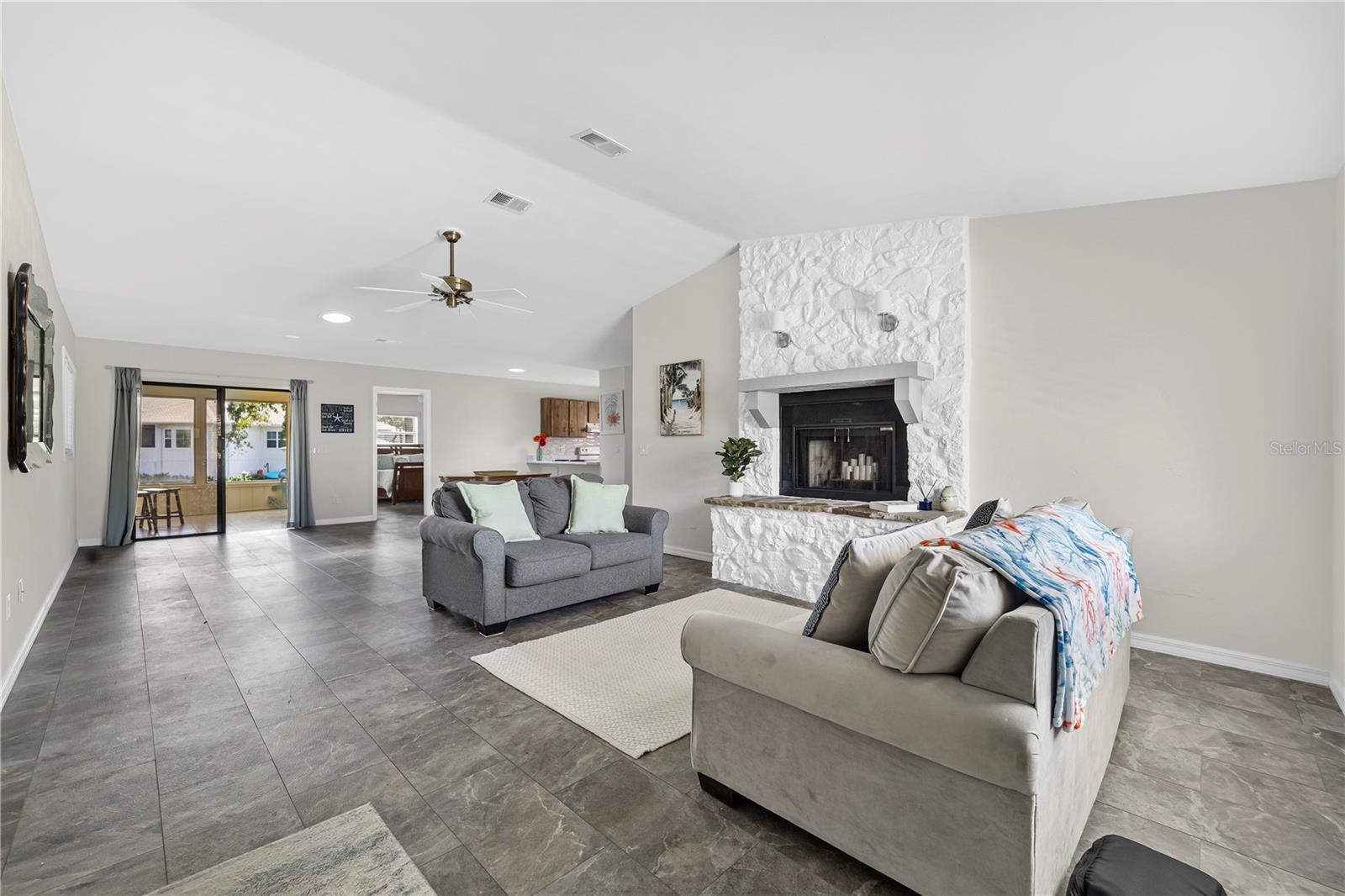 82 CIMMARON DR, PALM COAST, FL, 32137