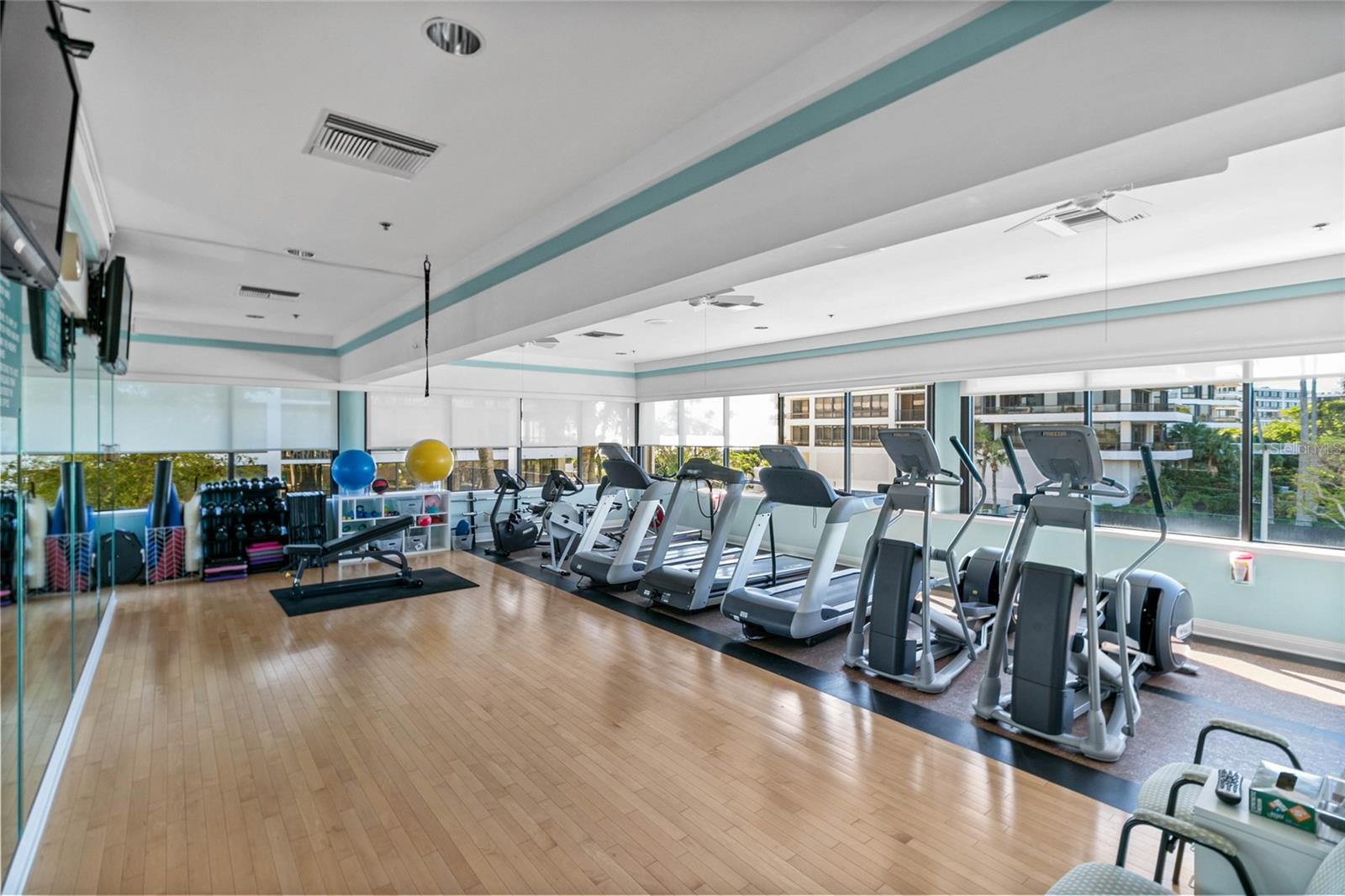 545 SANCTUARY DR #B806, LONGBOAT KEY, FL, 34228