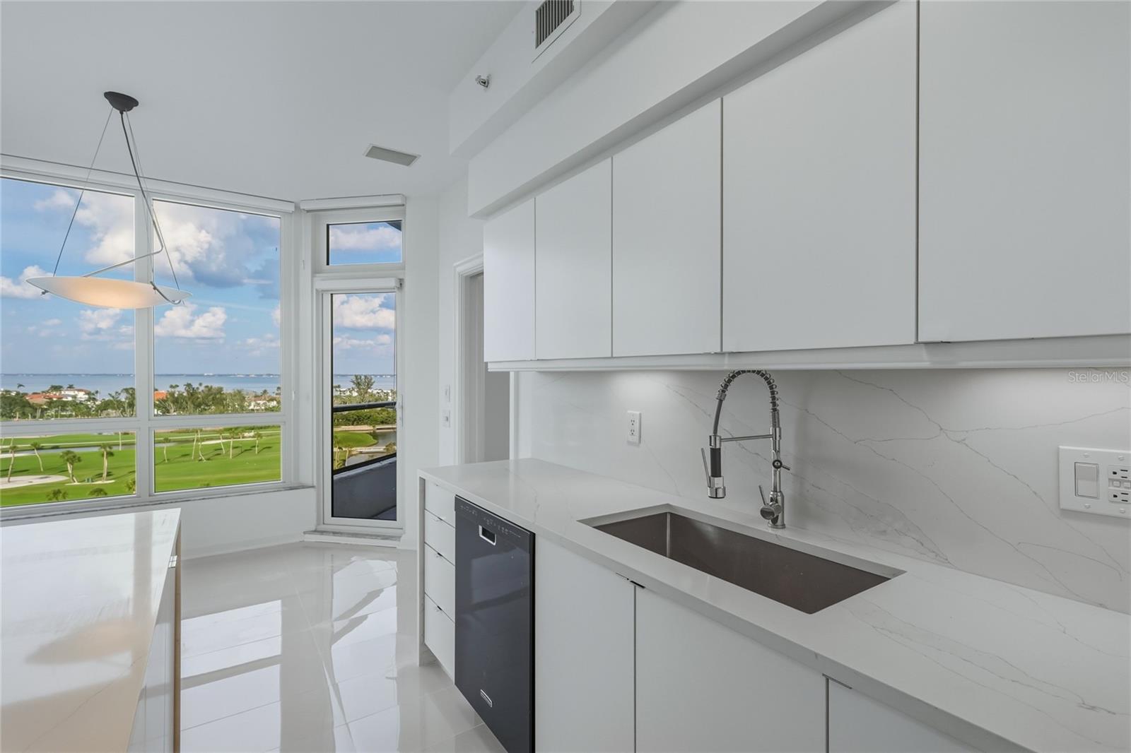 545 SANCTUARY DR #B806, LONGBOAT KEY, FL, 34228
