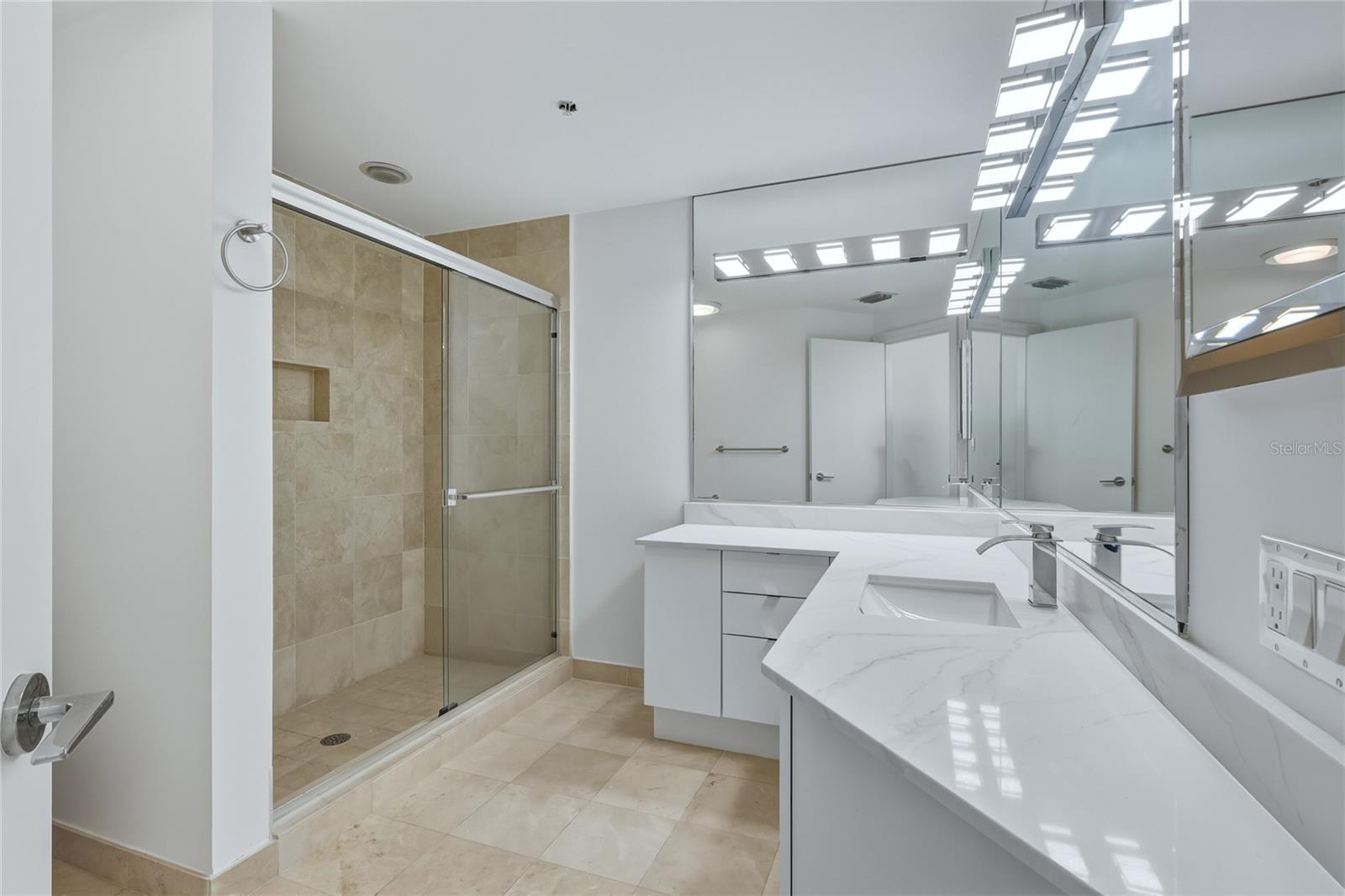 545 SANCTUARY DR #B806, LONGBOAT KEY, FL, 34228