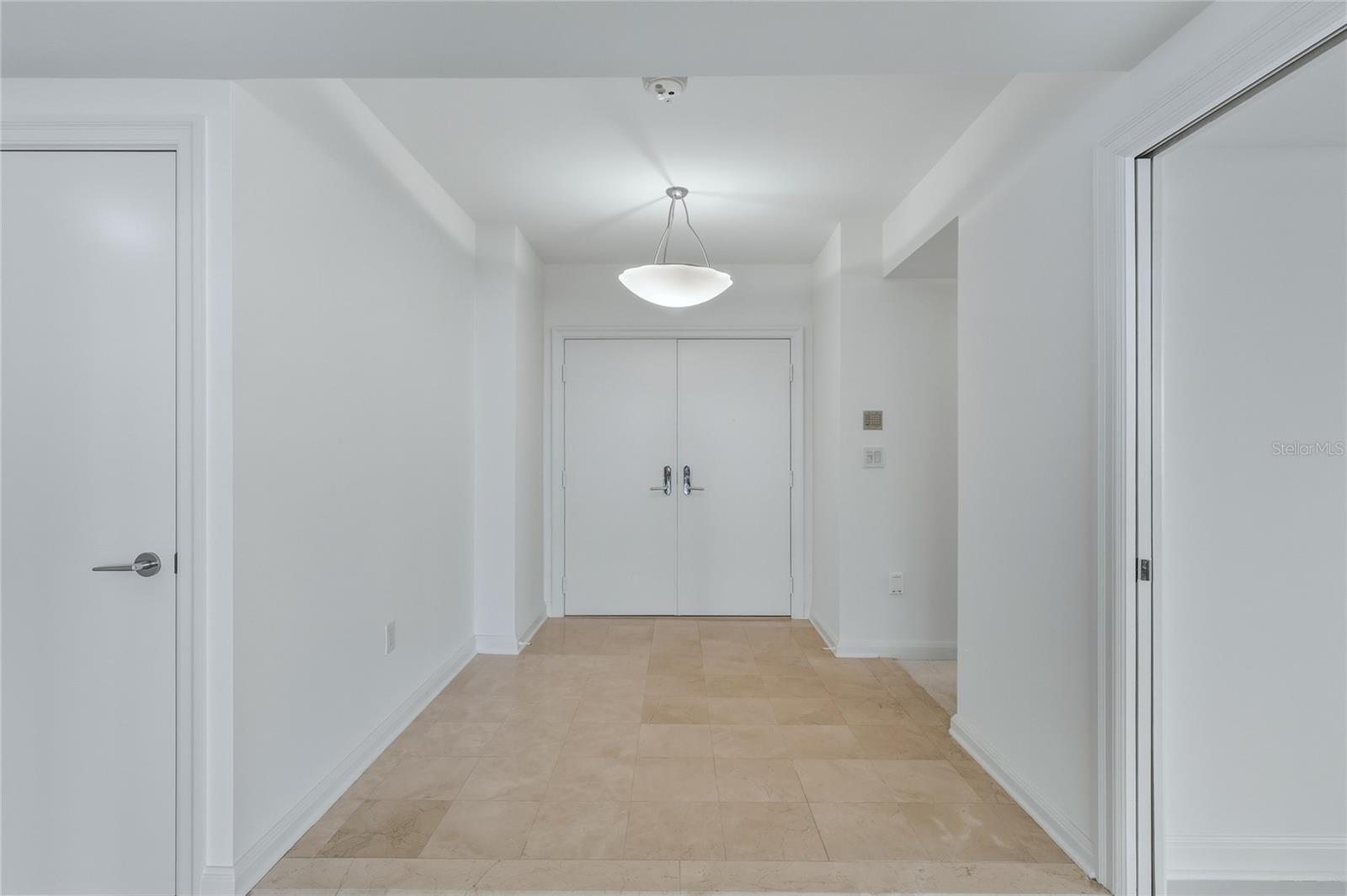 545 SANCTUARY DR #B806, LONGBOAT KEY, FL, 34228