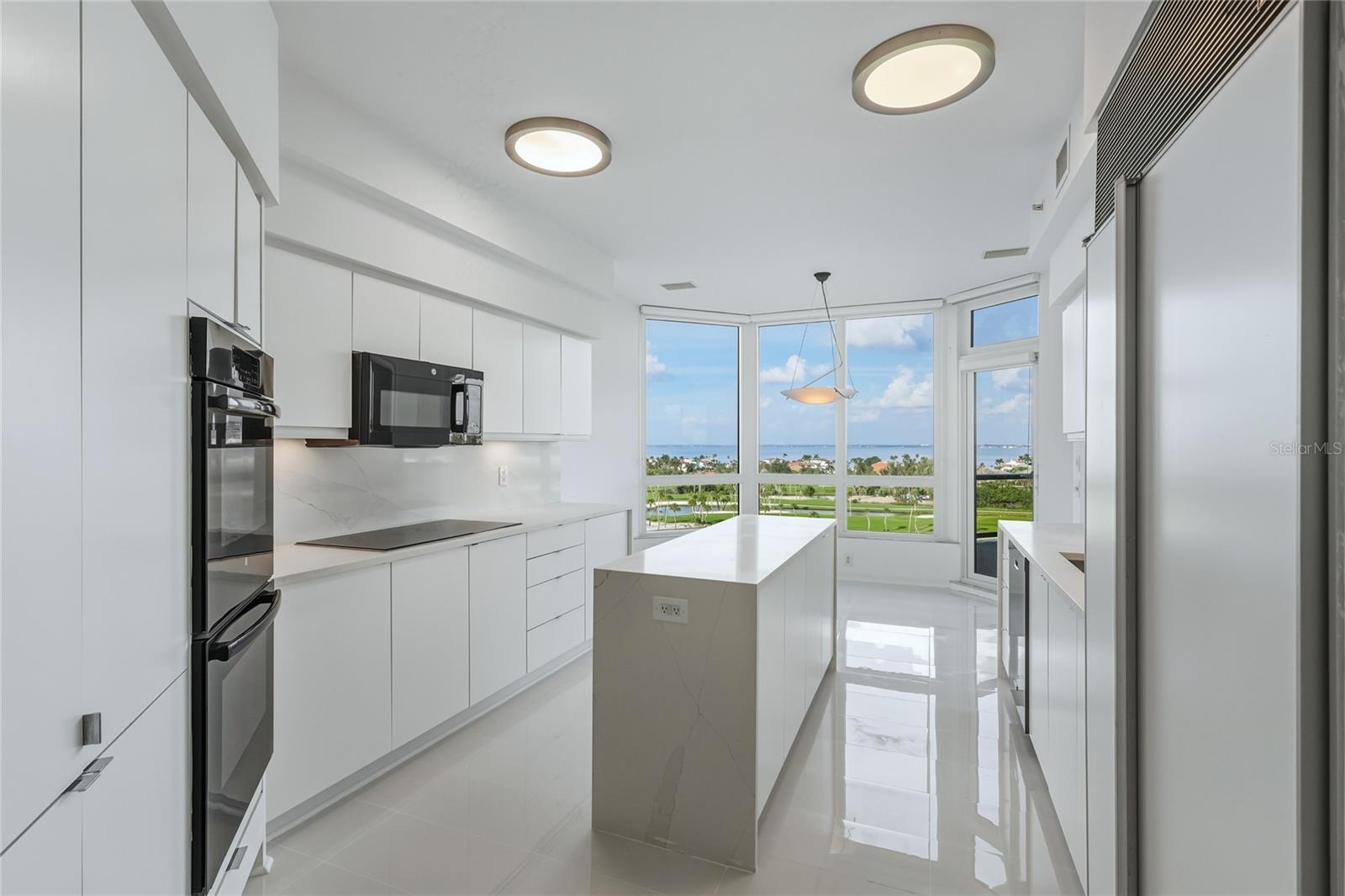 545 SANCTUARY DR #B806, LONGBOAT KEY, FL, 34228