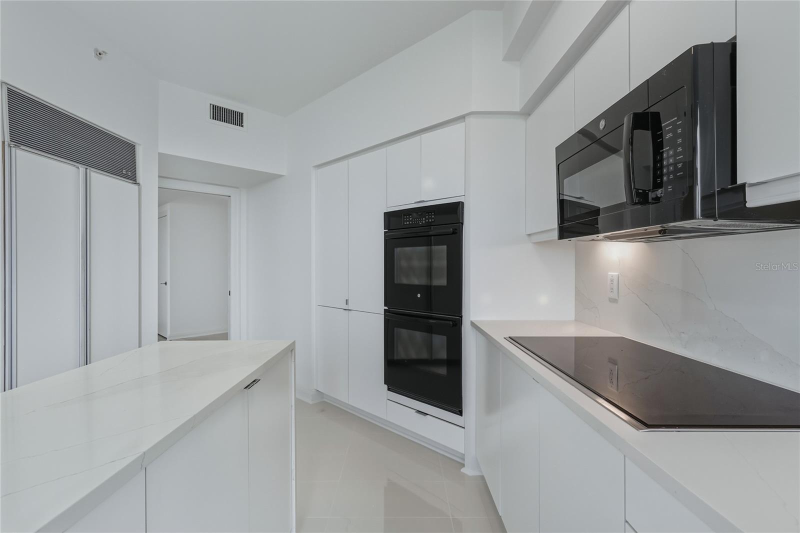 545 SANCTUARY DR #B806, LONGBOAT KEY, FL, 34228