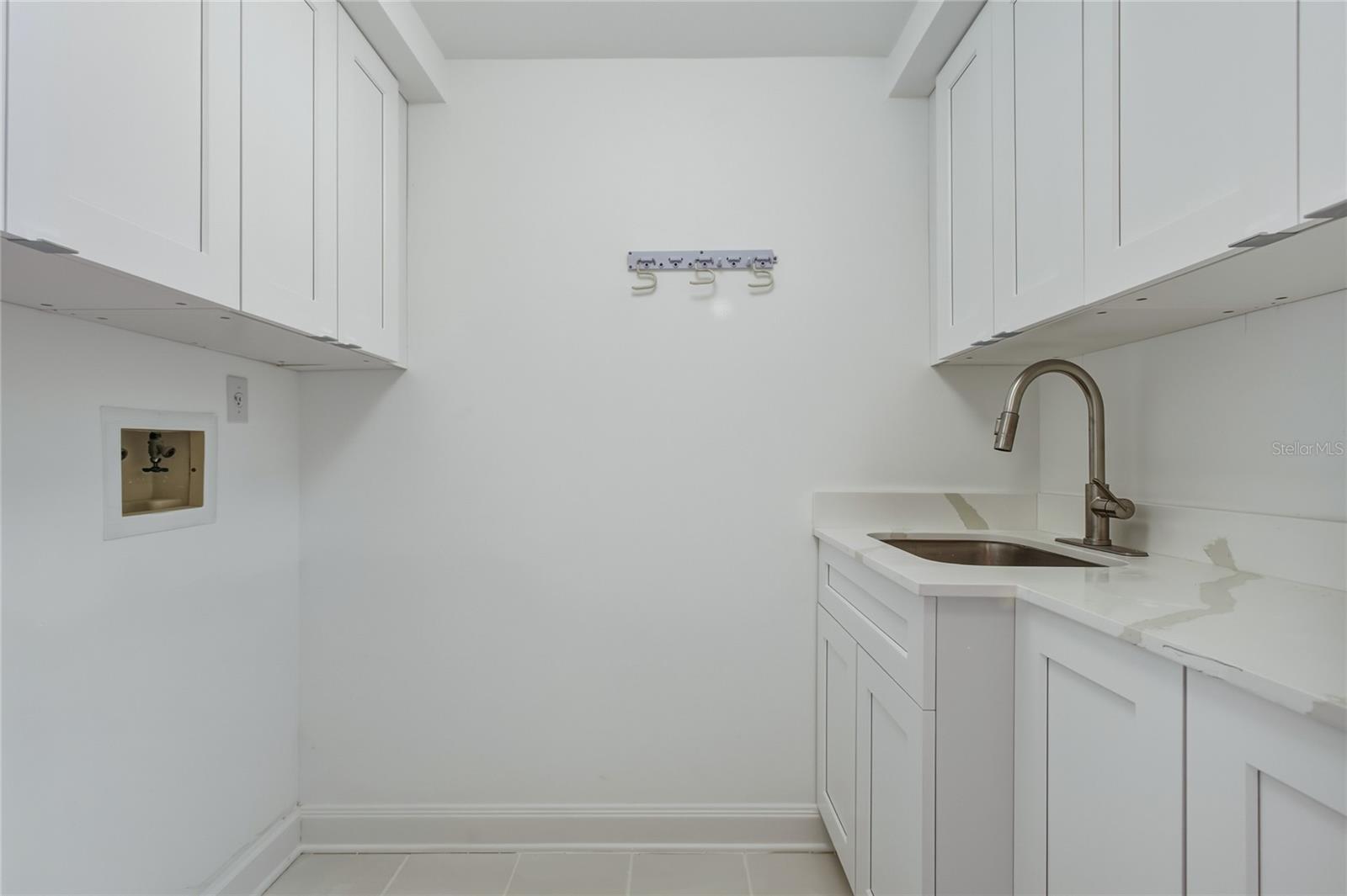 545 SANCTUARY DR #B806, LONGBOAT KEY, FL, 34228