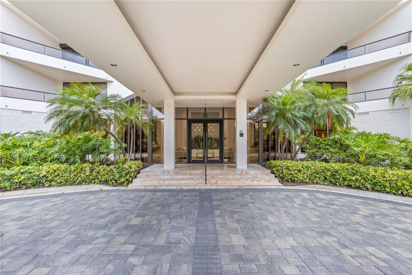 545 SANCTUARY DR #B806, LONGBOAT KEY, FL, 34228