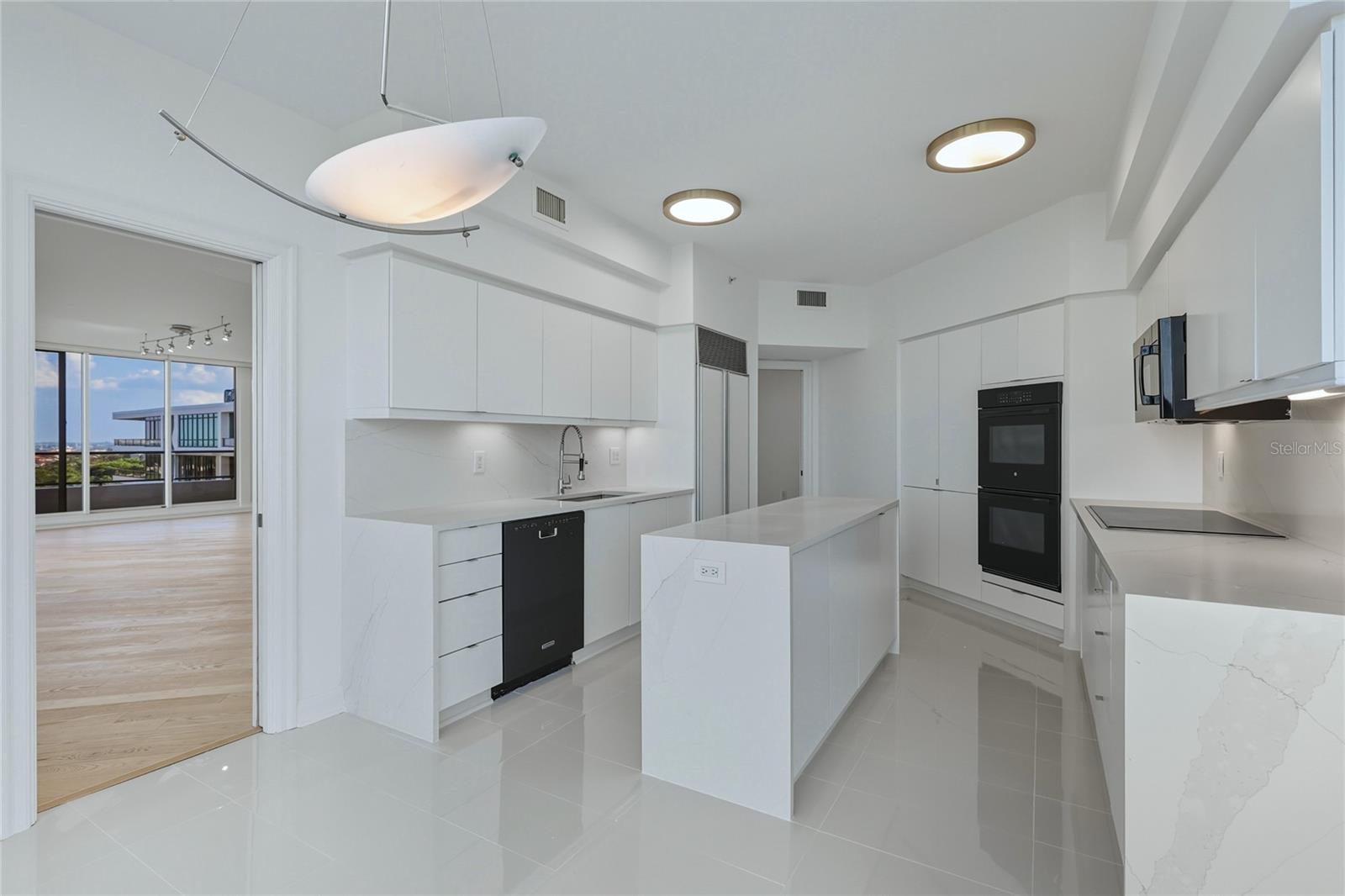 545 SANCTUARY DR #B806, LONGBOAT KEY, FL, 34228