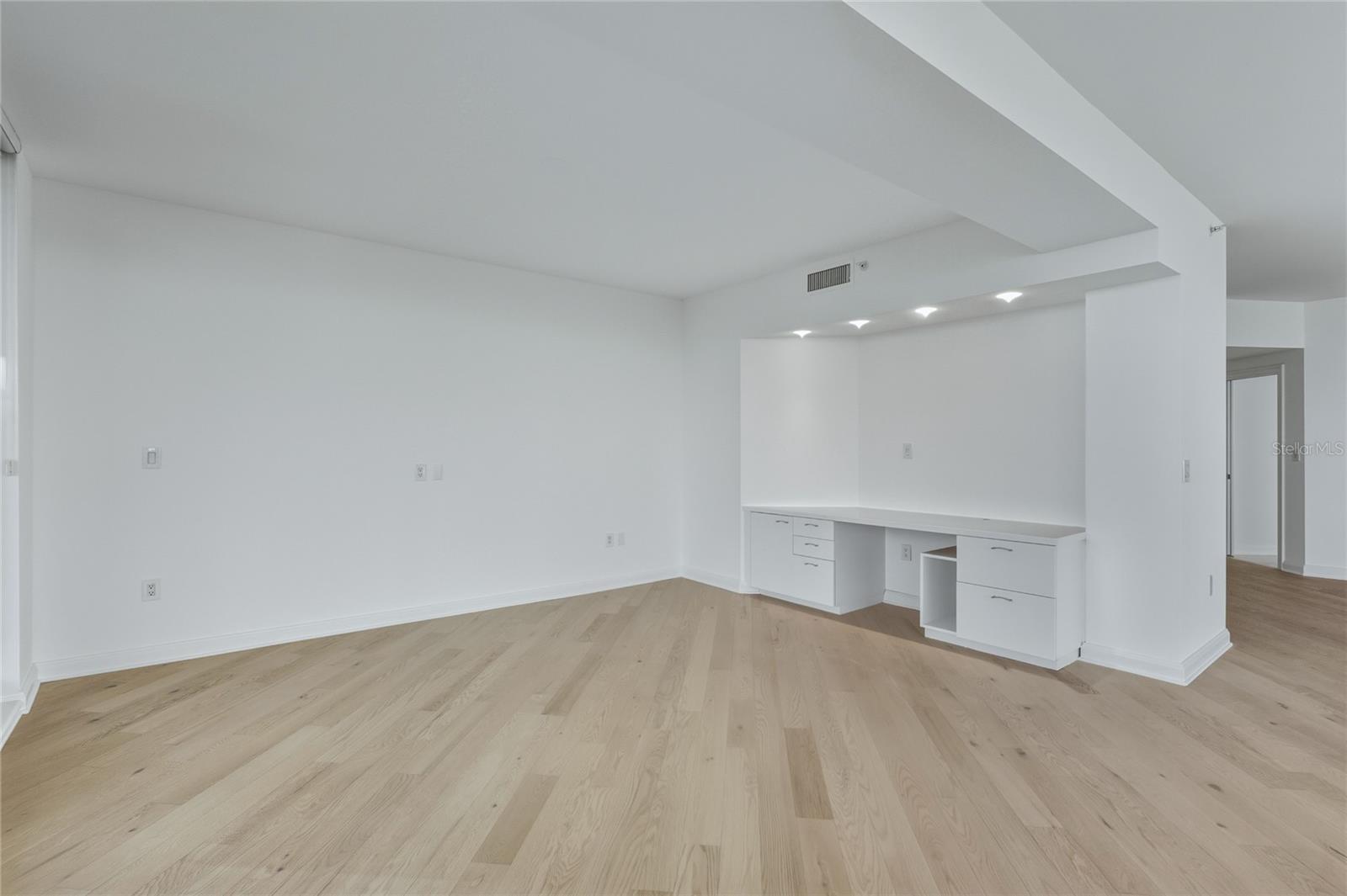 545 SANCTUARY DR #B806, LONGBOAT KEY, FL, 34228